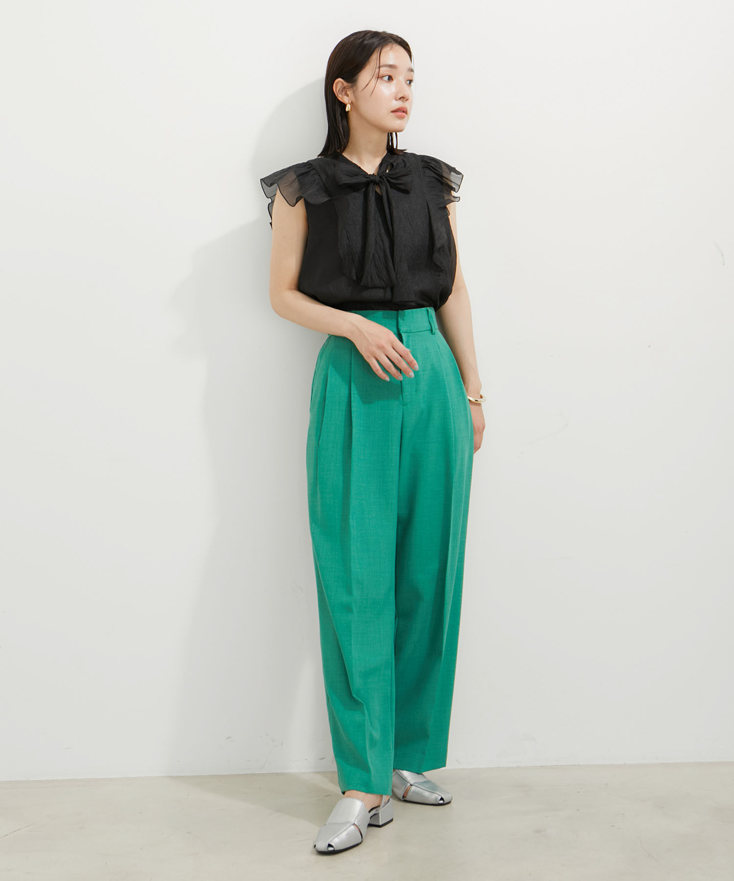 VIS「【新色追加】シャイニーボウタイフリルブラウス【前後2WAY】【洗える】」|シャツ・ブラウス|