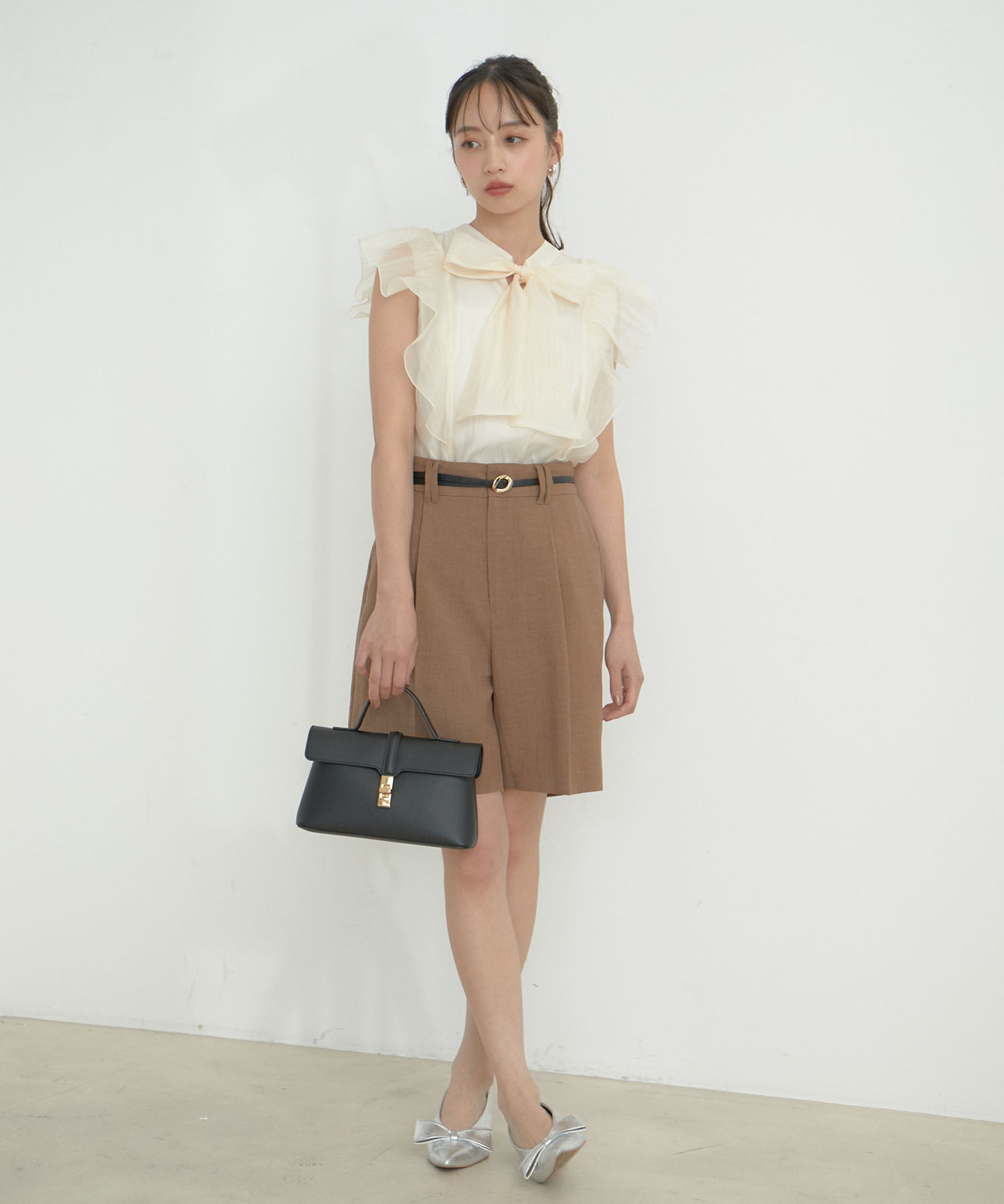 VIS「【新色追加】シャイニーボウタイフリルブラウス【前後2WAY】【洗える】」|シャツ・ブラウス|