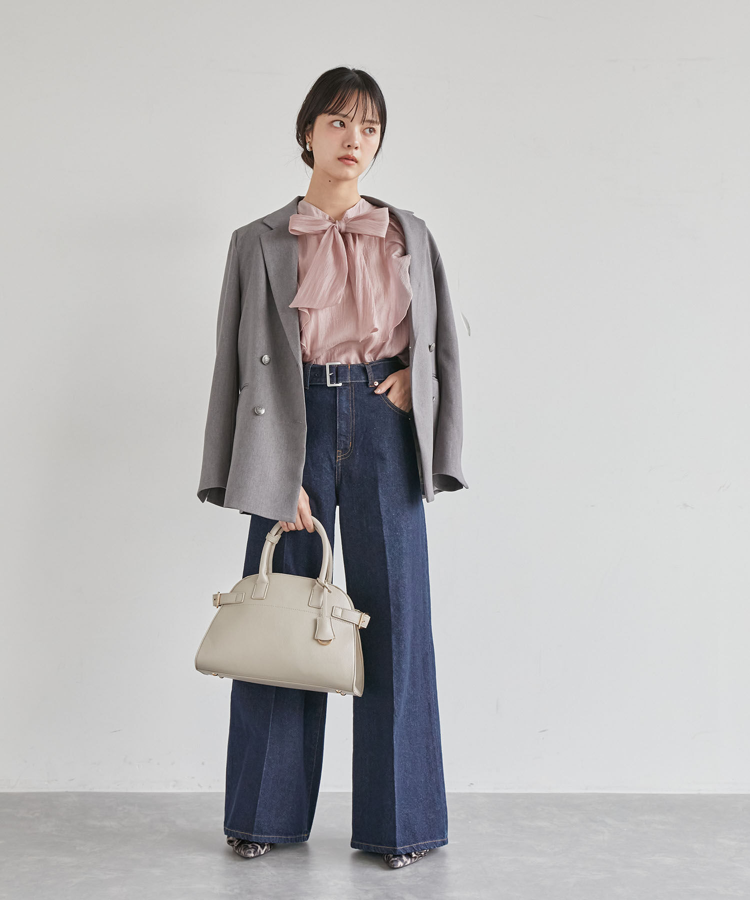 VIS「【新色追加】シャイニーボウタイフリルブラウス【前後2WAY】【洗える】」|シャツ・ブラウス|