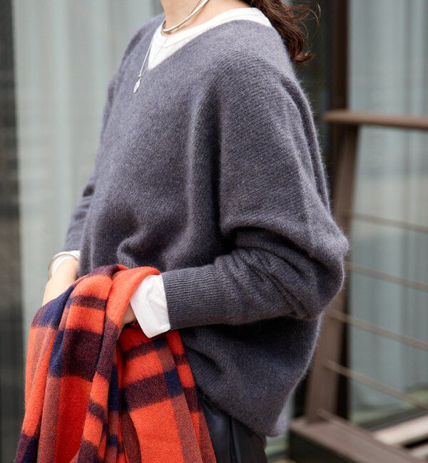  「【抜け感シルエット】ヘアリーウール片畦Vネックニット」|ニット・セーター|