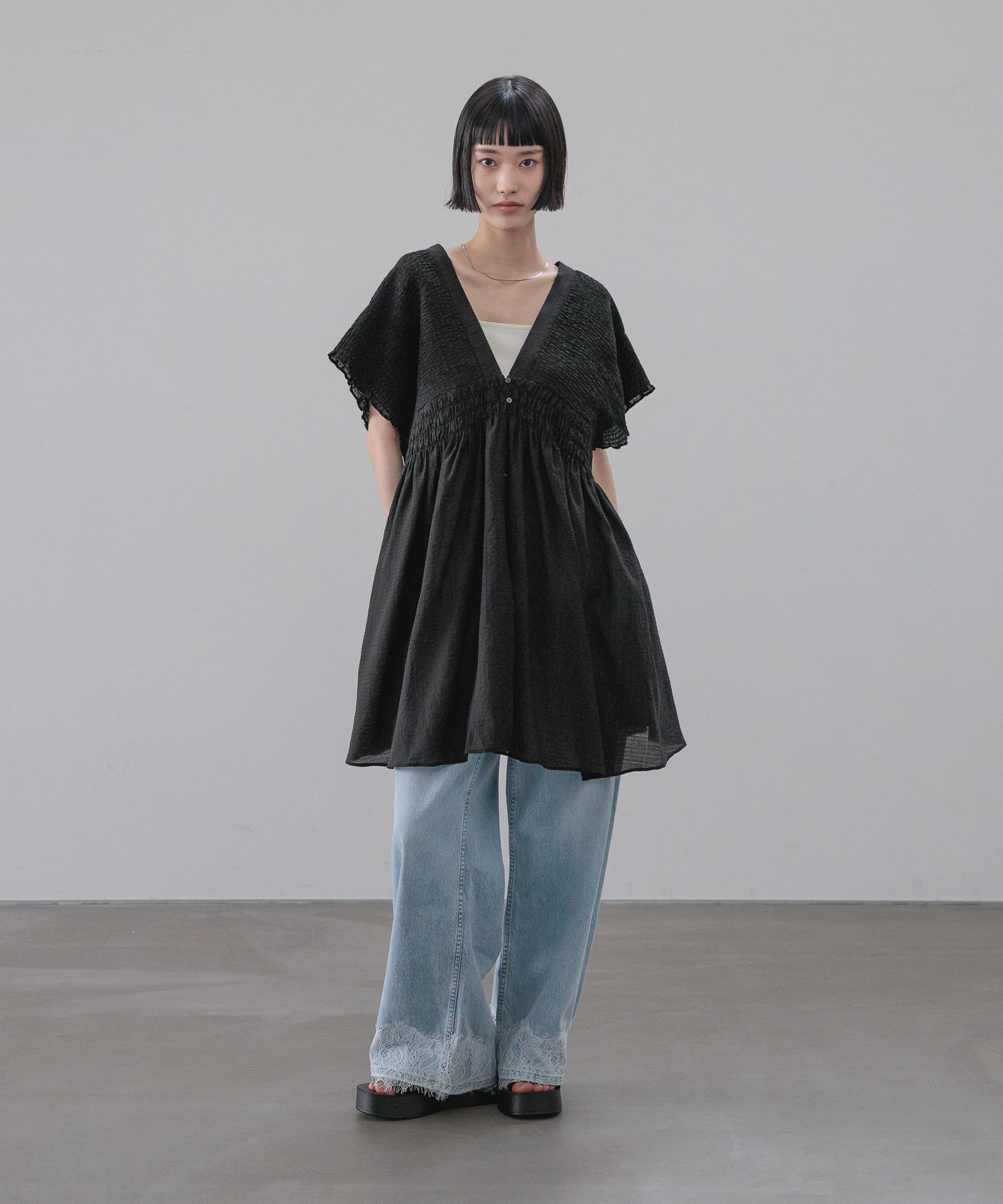 LOWRYS FARM「シャーリングチュニックフレンチスリーブ」|シャツ・ブラウス|