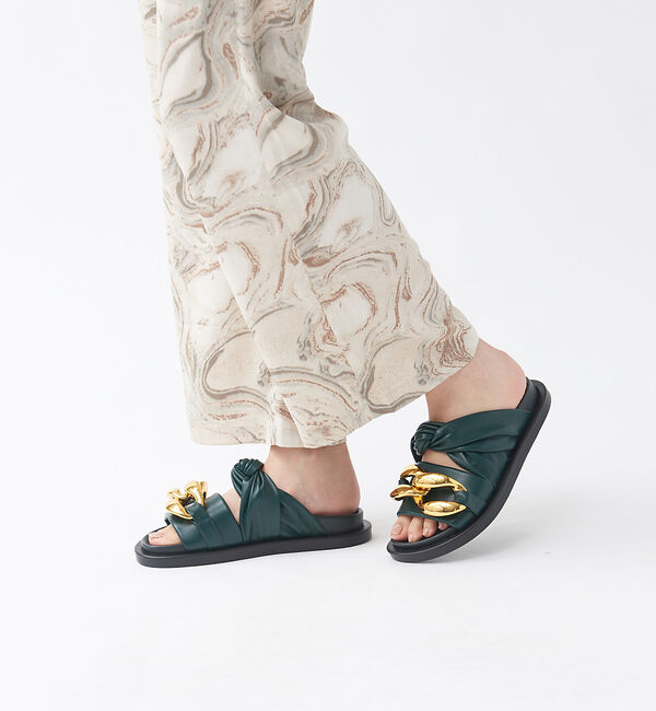 AU BANNISTER「ビッグチェーンモチーフ フットベッドサンダル」|サンダル|