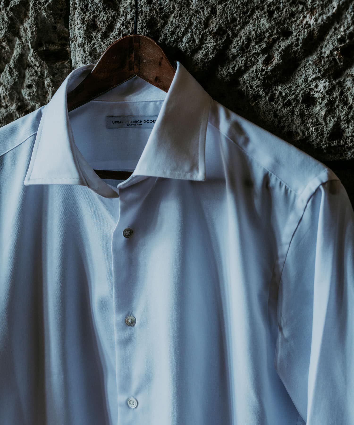 URBAN RESEARCH DOORS「『イージーケア』LIFE STYLE TAILOR　セミワイドツイル無地シャツ」|シャツ・ブラウス|ホワイト