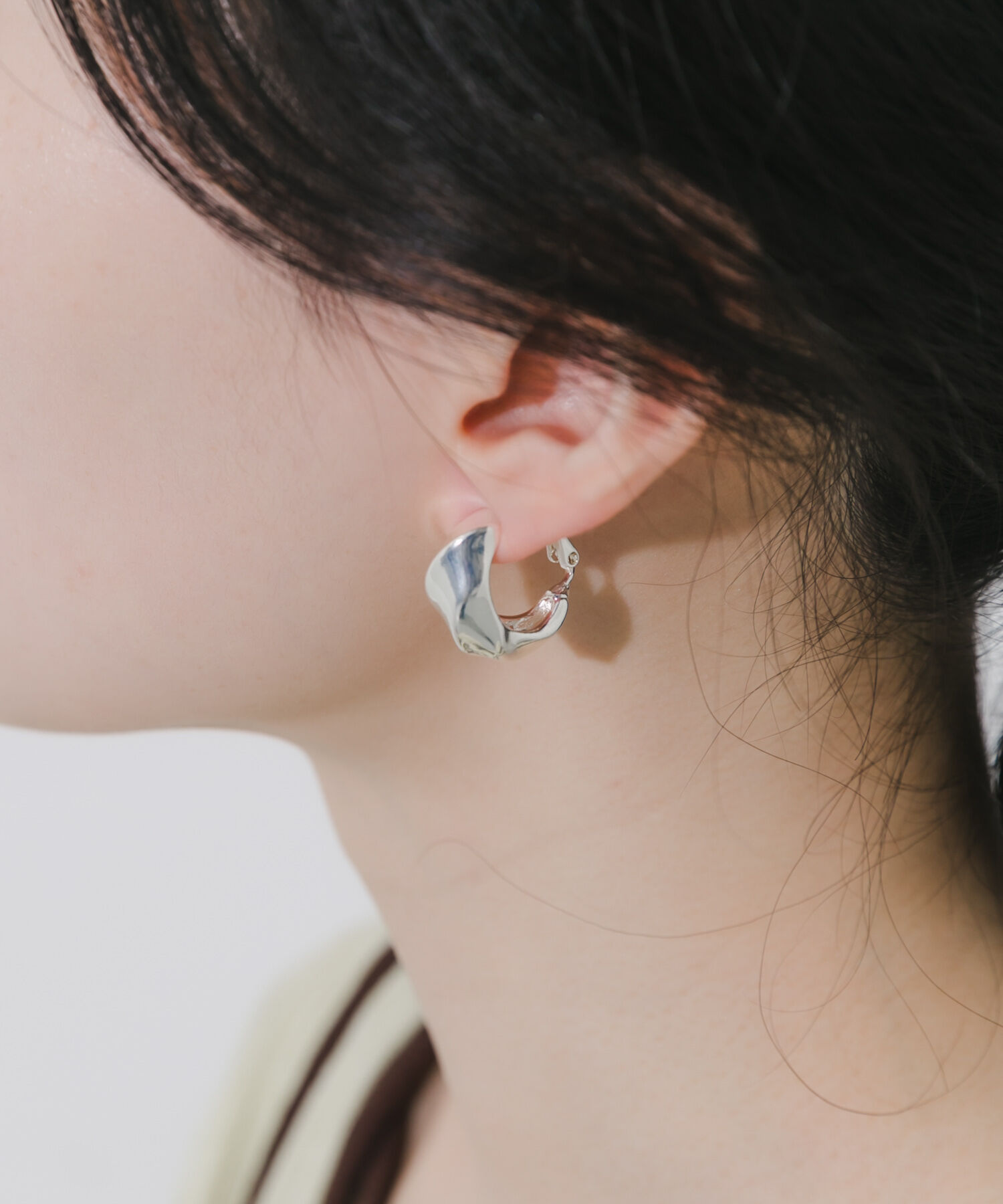 SMELLY「メタルワイドツイストフープイヤリング」|イヤリング|