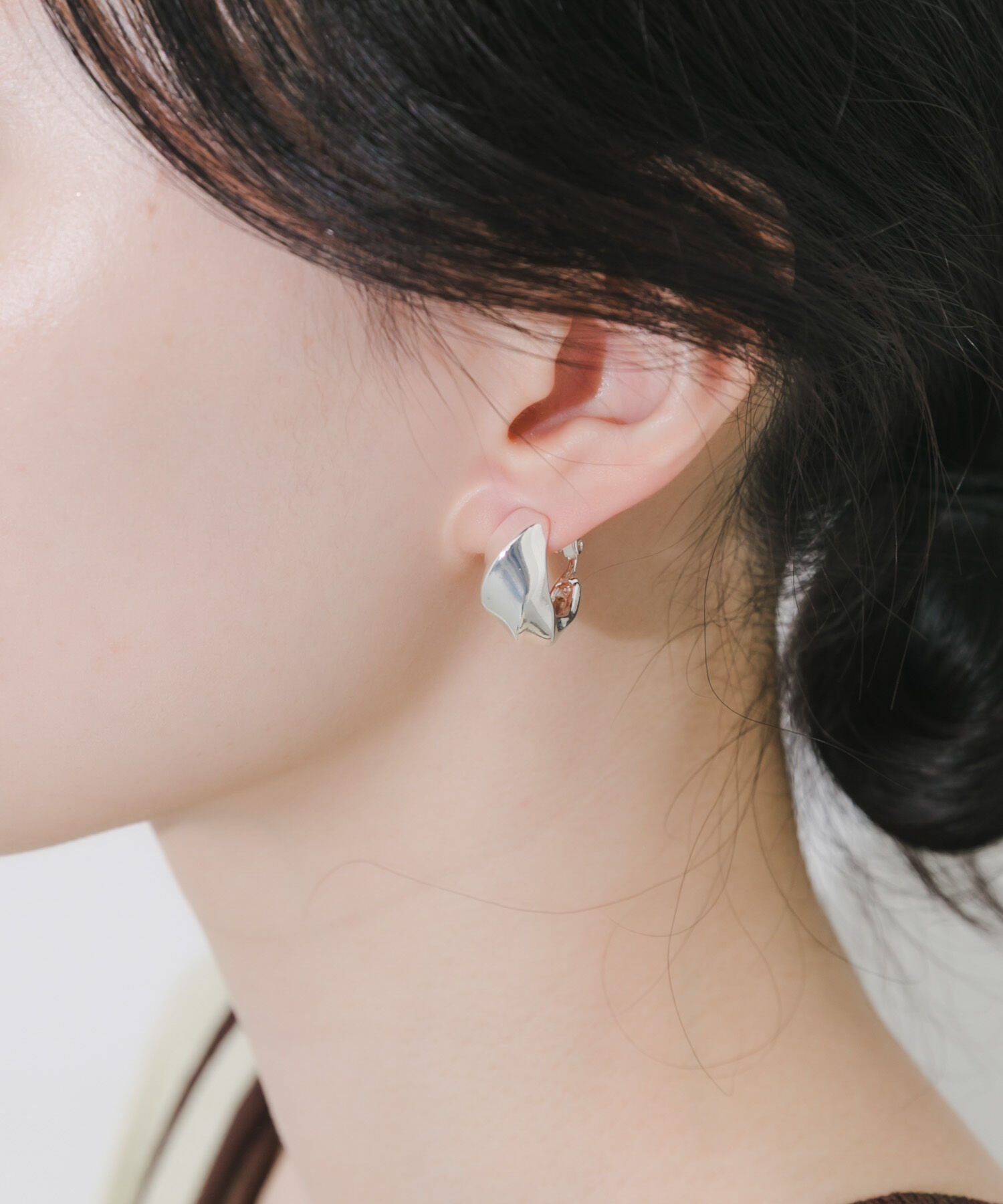 SMELLY「メタルワイドツイストフープイヤリング」|イヤリング|