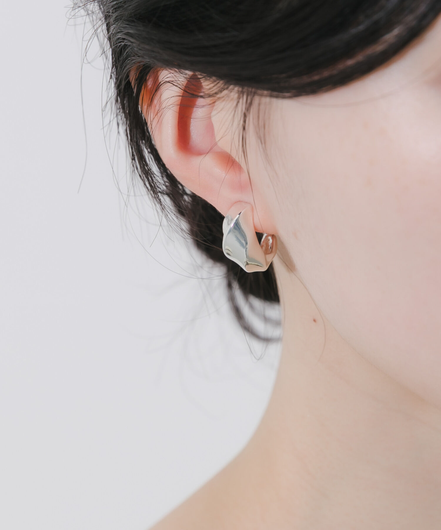 SMELLY「メタルワイドツイストフープイヤリング」|イヤリング|