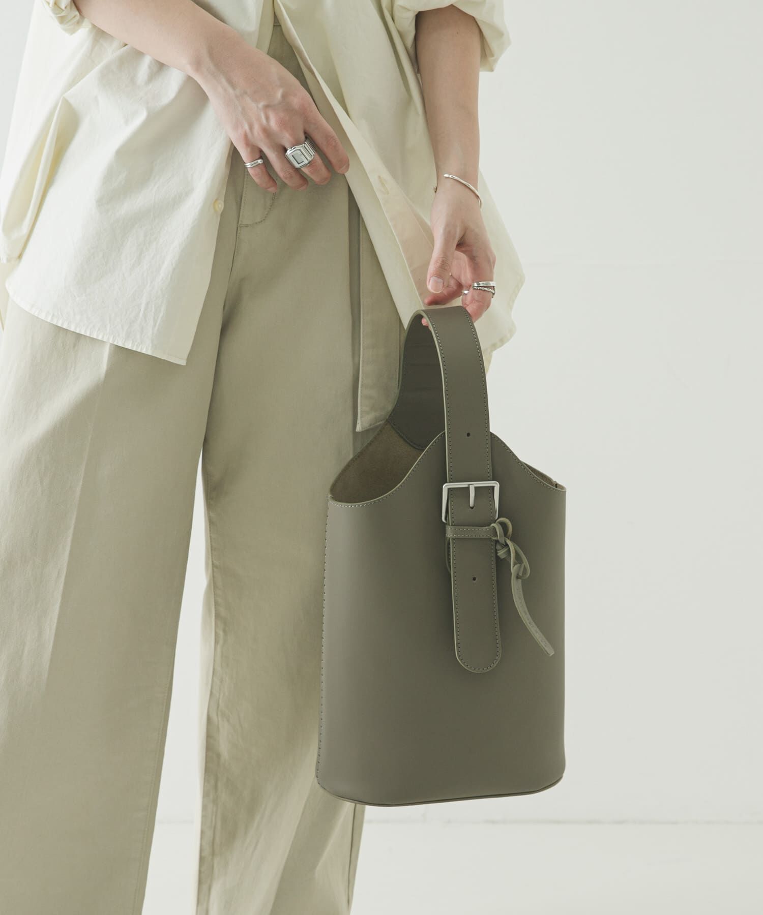 URBAN RESEARCH「『一部別注カラー』BAGMATI　レザーワンショルダーバッグ」|ハンドバッグ|