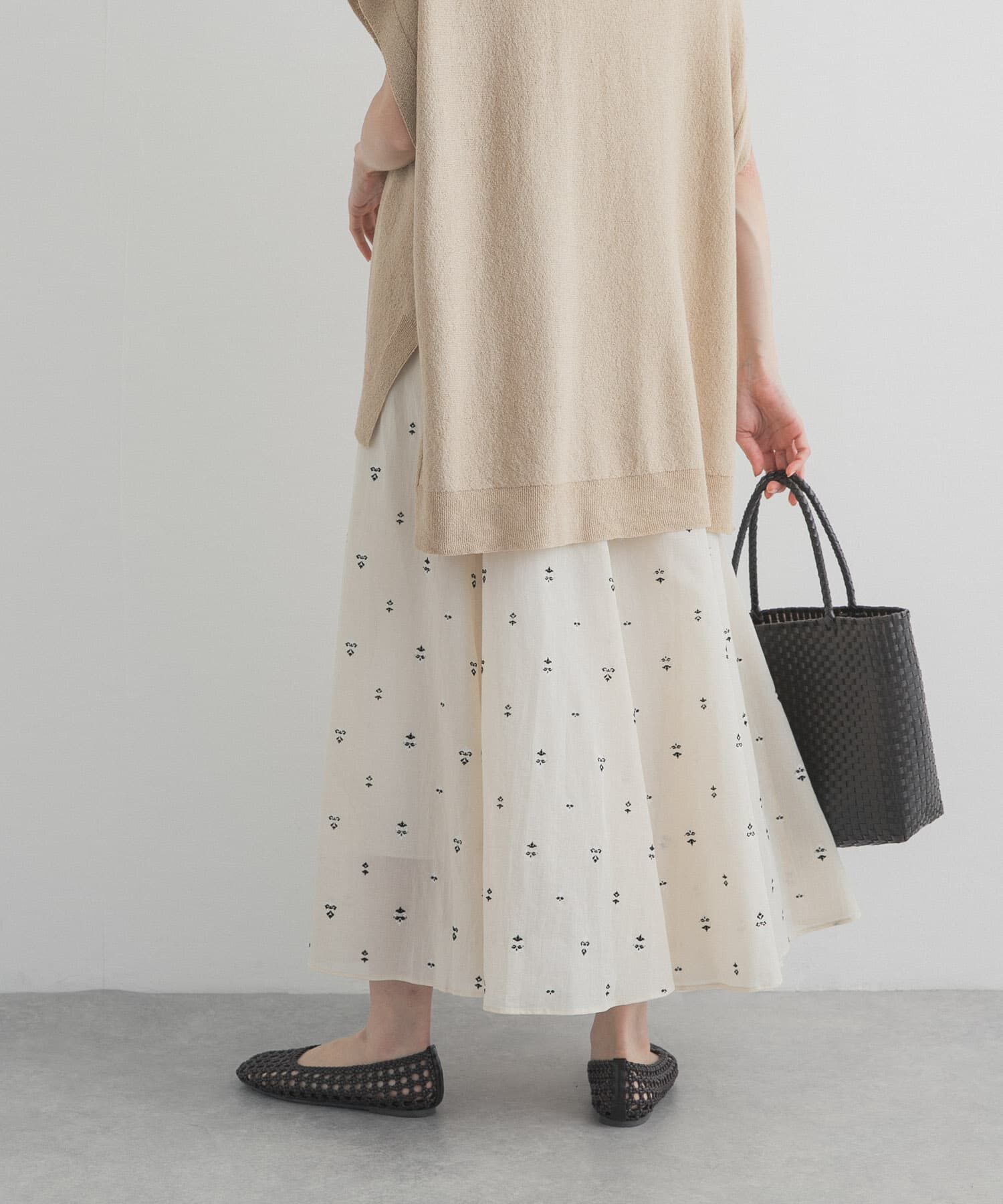 URBAN RESEARCH DOORS「小柄ダマスクプリントフレアスカート」|スカート|