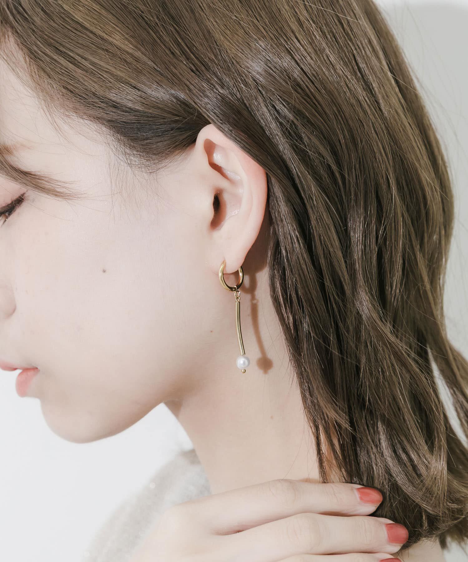 SMELLY「ステンレスアシンメトリーパールピアス」|ピアス|