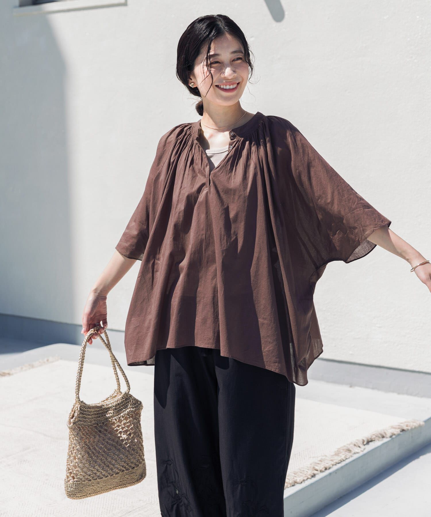 URBAN RESEARCH DOORS「コットンボイルロールアップスリーブブラウス」|シャツ・ブラウス|