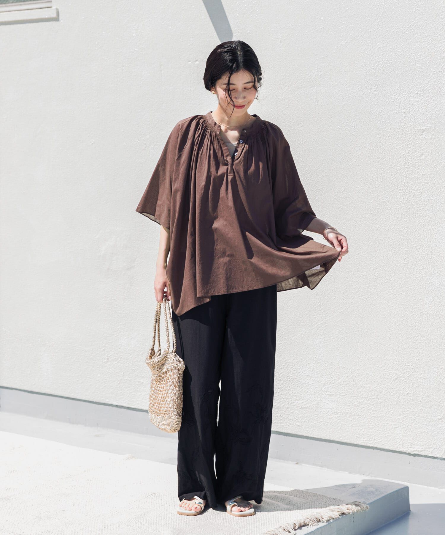 URBAN RESEARCH DOORS「コットンボイルロールアップスリーブブラウス」|シャツ・ブラウス|