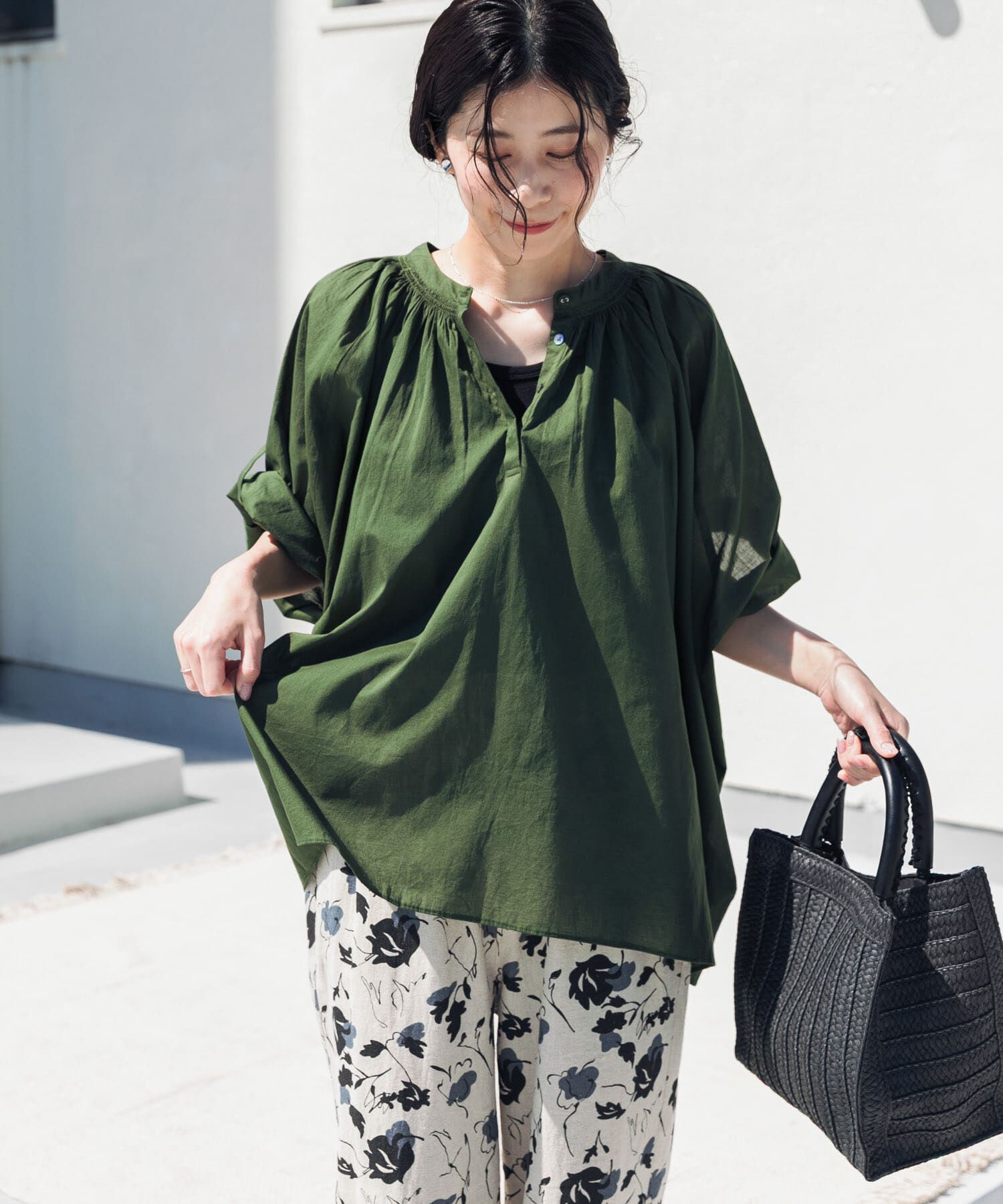 URBAN RESEARCH DOORS「コットンボイルロールアップスリーブブラウス」|シャツ・ブラウス|