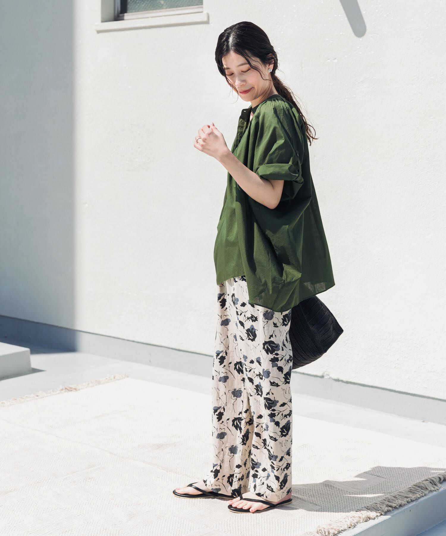 URBAN RESEARCH DOORS「コットンボイルロールアップスリーブブラウス」|シャツ・ブラウス|