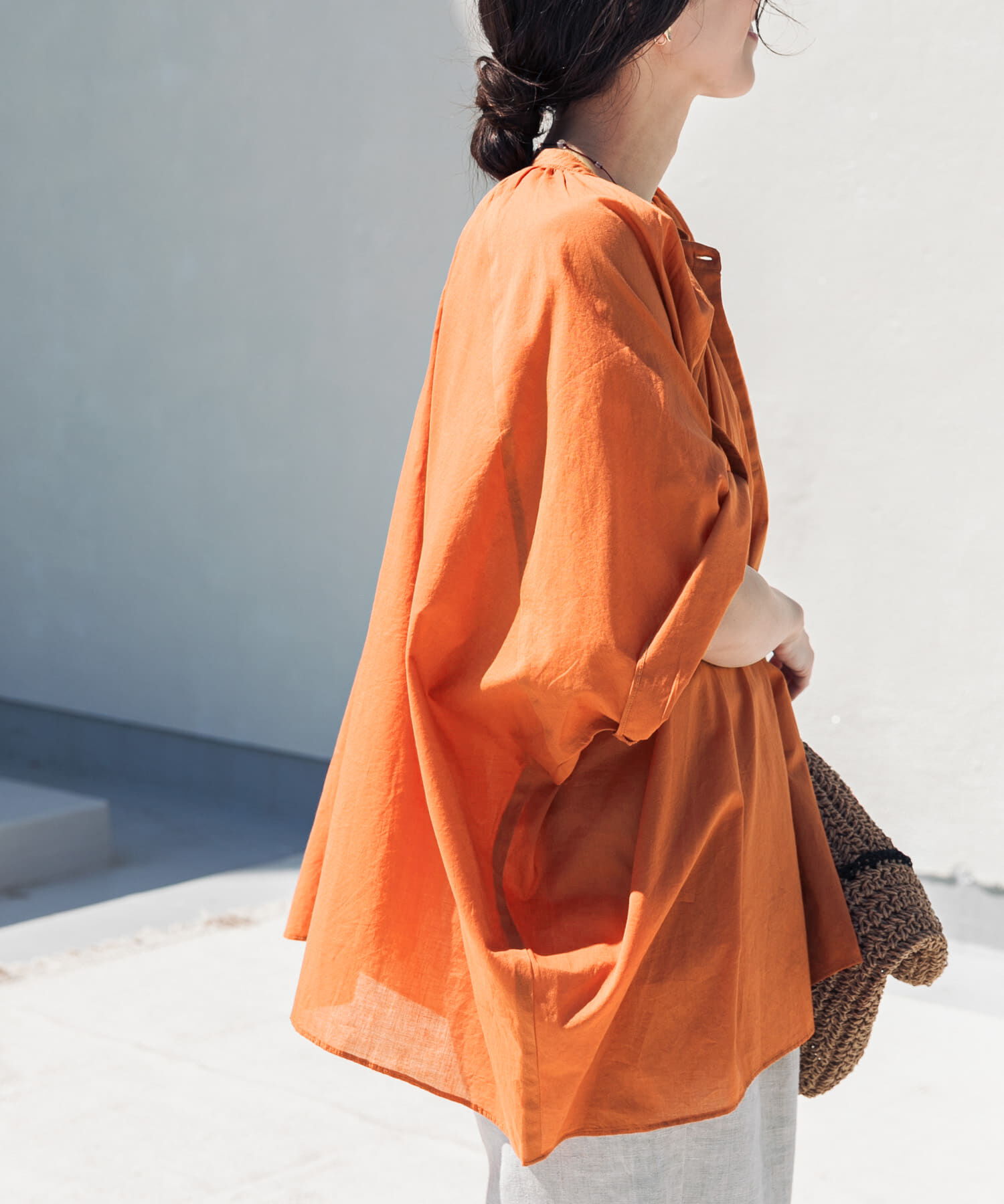 URBAN RESEARCH DOORS「コットンボイルロールアップスリーブブラウス」|シャツ・ブラウス|