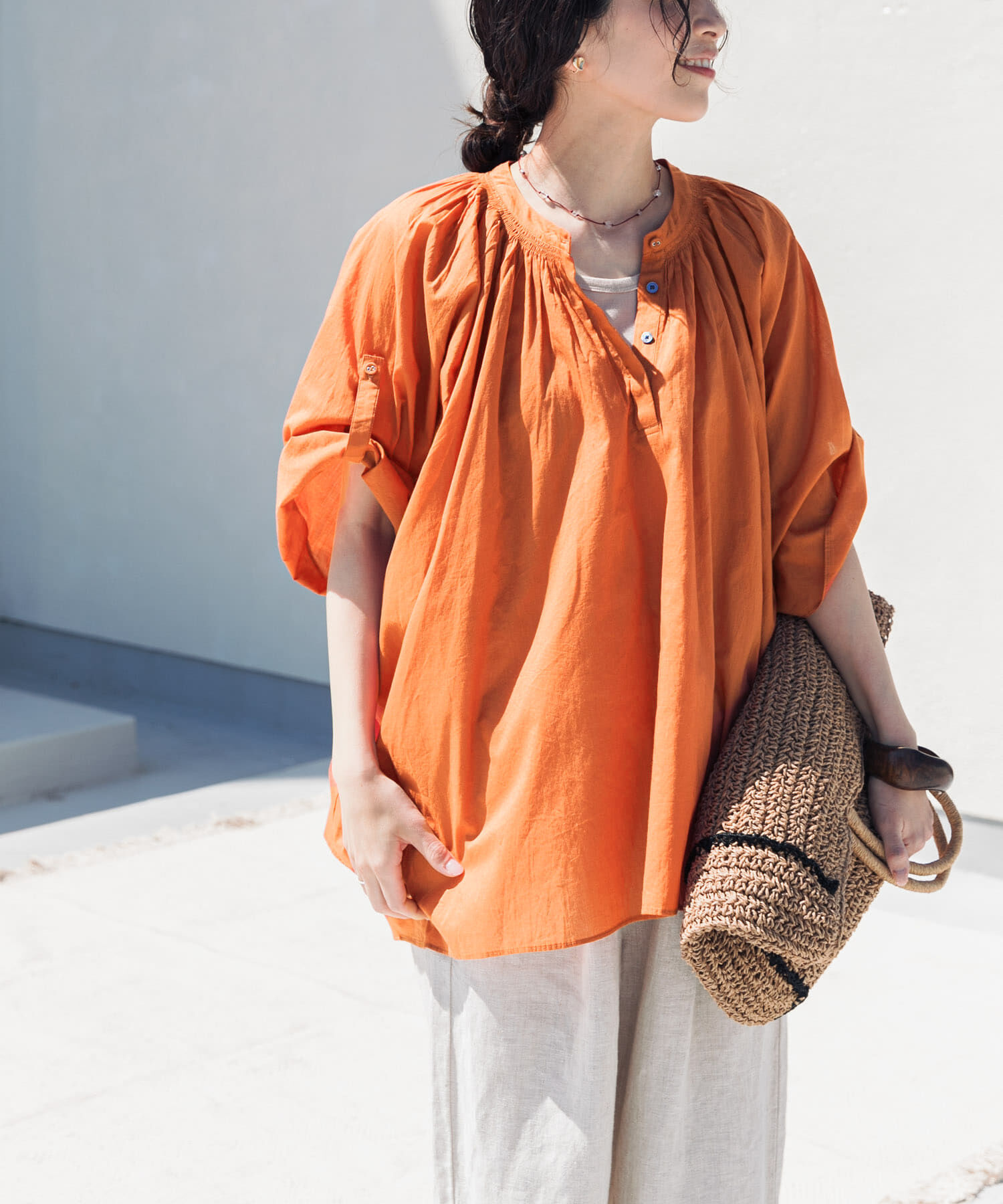 URBAN RESEARCH DOORS「コットンボイルロールアップスリーブブラウス」|シャツ・ブラウス|