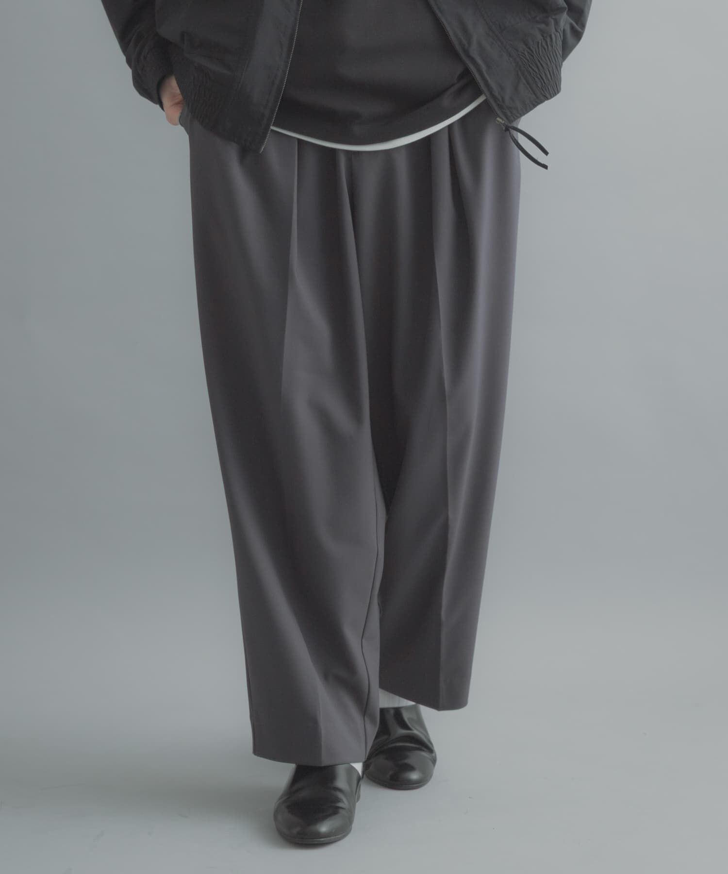 SENSE OF PLACE by URBAN RESEARCH「『イージーケア』カラー2タックワイドテーパードパンツ」|その他|チャコールグレー