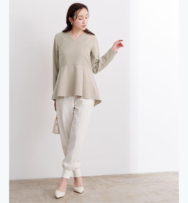 ur's「Vネックタックペプラムトップス」|Tシャツ・カットソー|グレージュ