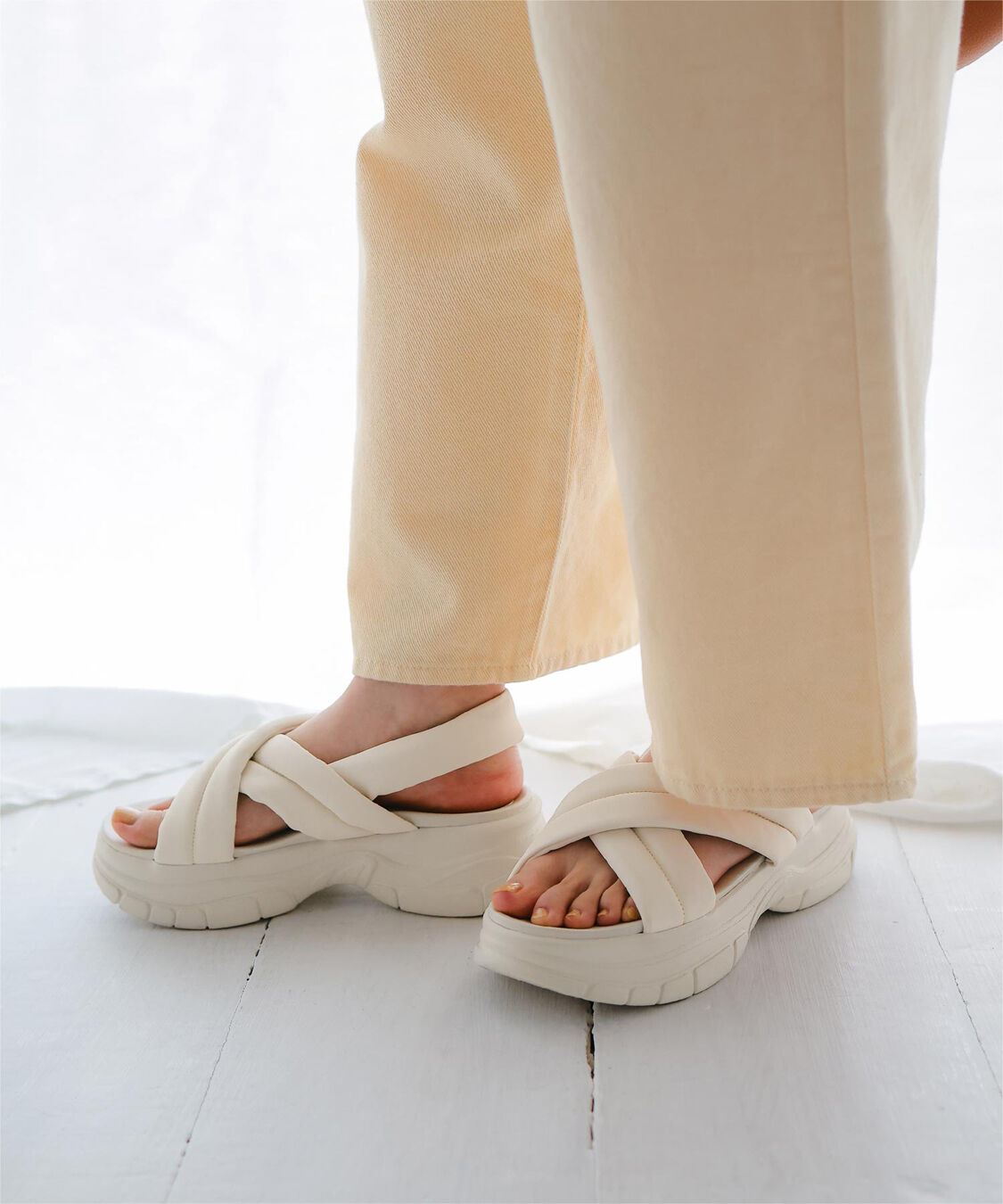 titivate「クロスパデットサンダル」|サンダル|