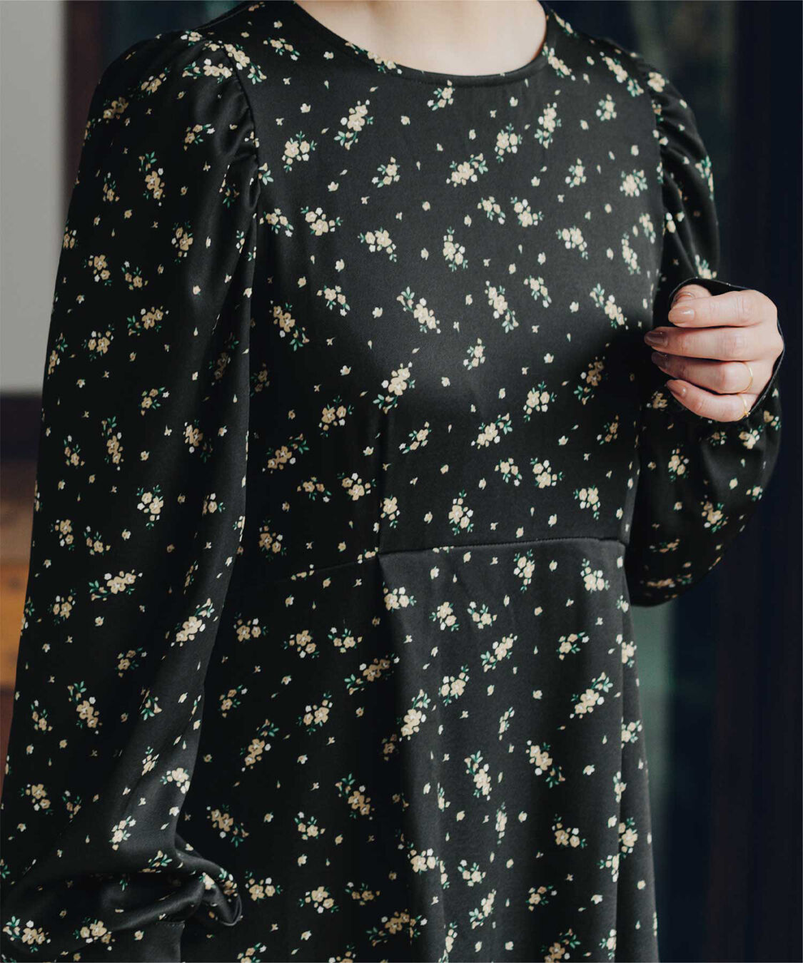 titivate「【高山直子さんコラボアイテム】ボリュームギャザースリーブフレアワンピース」|ワンピース|