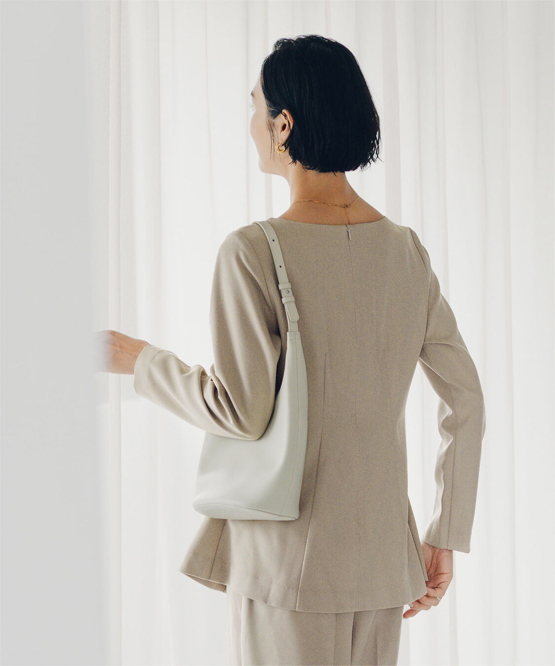 ur's「【小林有里さんコラボアイテム】ボートネックペプラムブラウス」|シャツ・ブラウス|