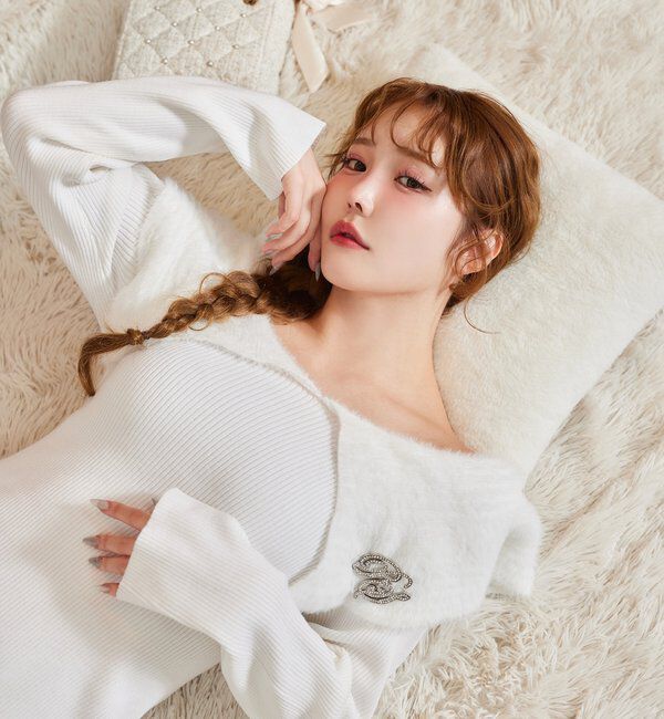  「ブローチ付きニットワンピース」|ワンピース|