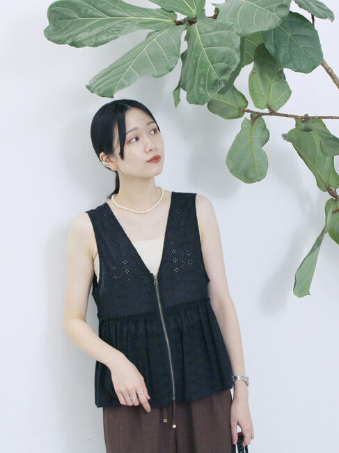 Samansa Mos2 blue「カットワークレースベスト」|シャツ・ブラウス|チャコールグレー