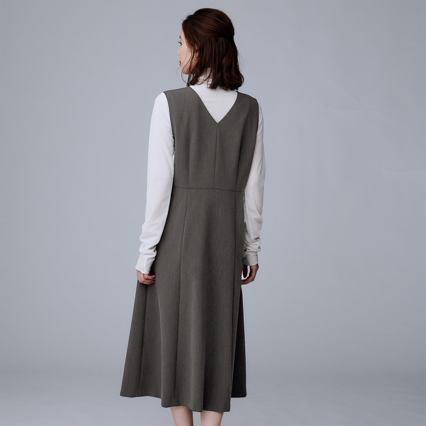 UNTITLED「【Aライン/ワンピース】Vネックジャンパースカート」|ワンピース|