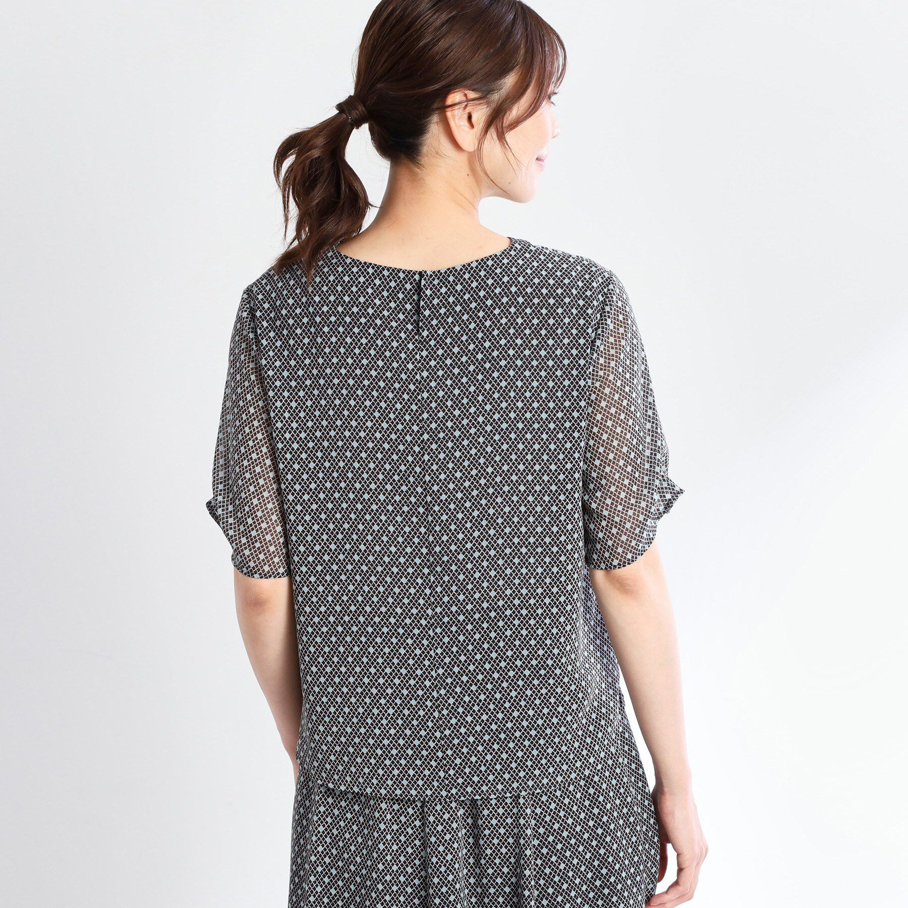 Reflect「【マシンウォッシュ可／セットアップ可】コツキ柄プリントブラウス」|シャツ・ブラウス|