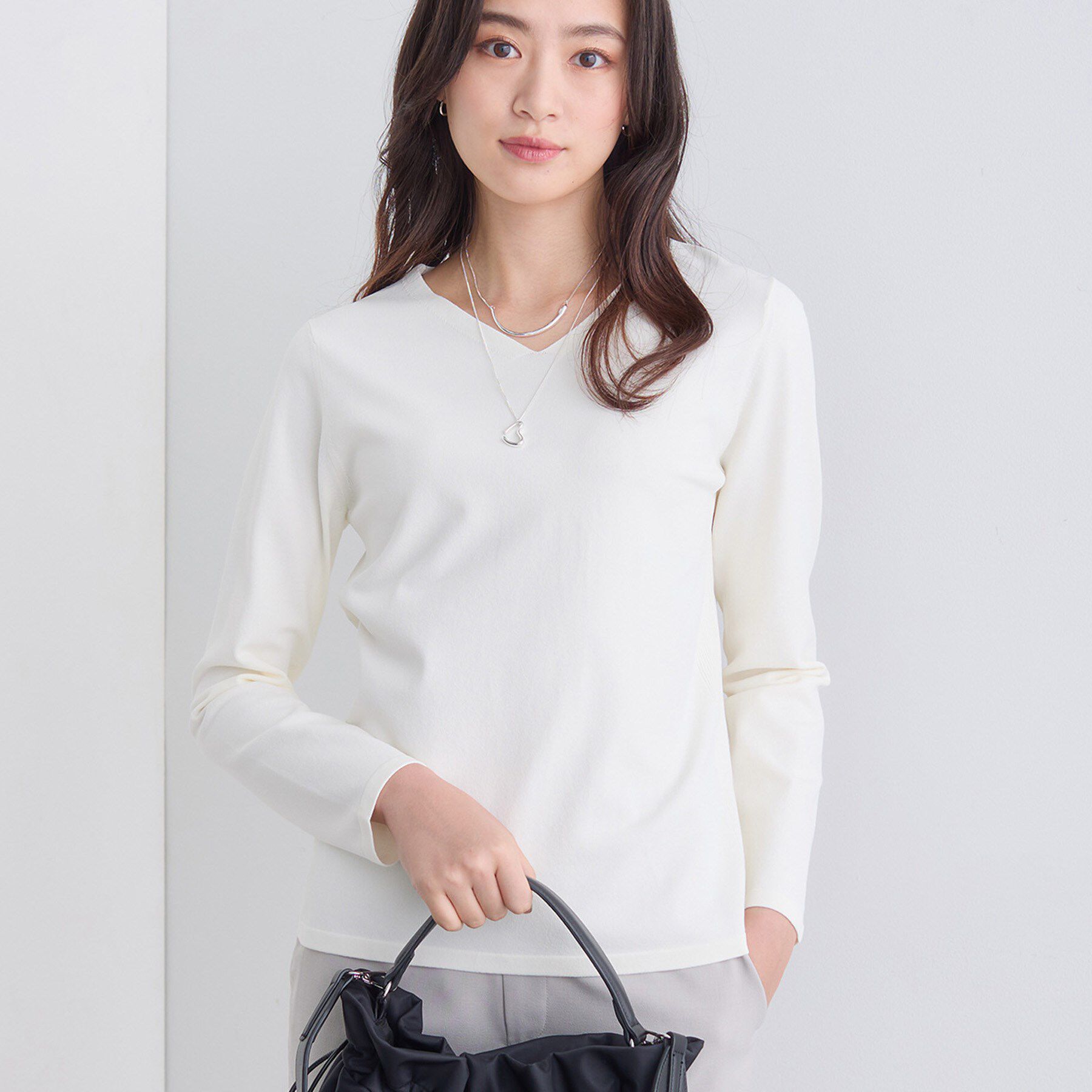 INDIVI「【洗える】Vネックコンパクトニット」|ニット・セーター|