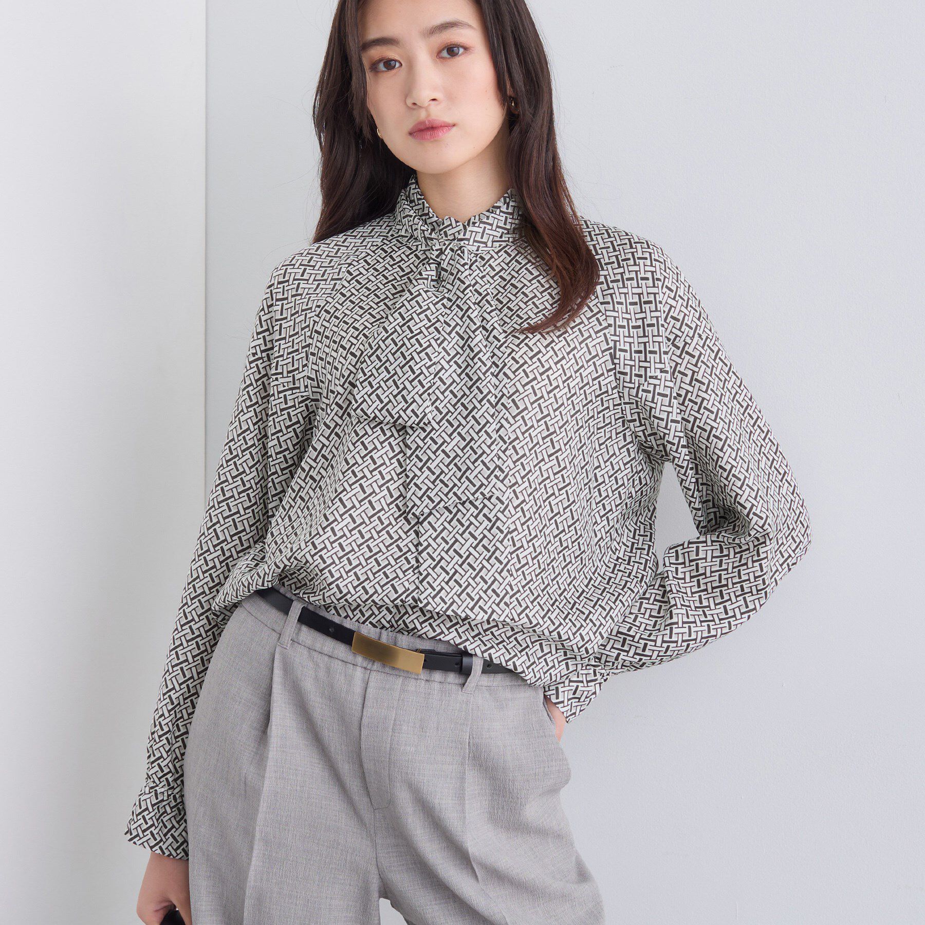 INDIVI「ジオメプリントボウタイブラウス」|シャツ・ブラウス|ブラック(119)