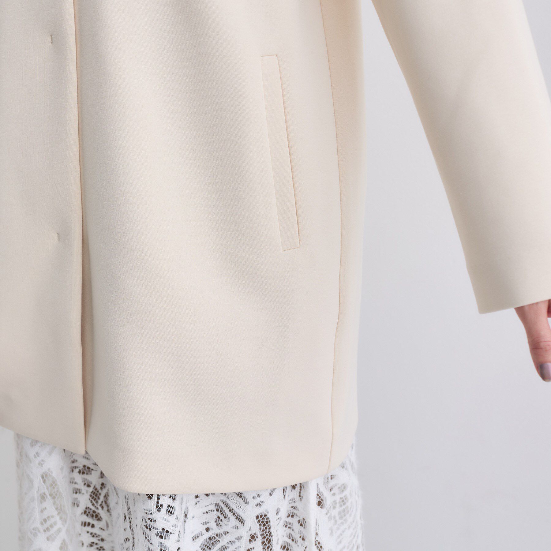 INDIVI「【秋／軽羽織り】ノーカラーミドル丈ライトコート」|ノーカラージャケット|