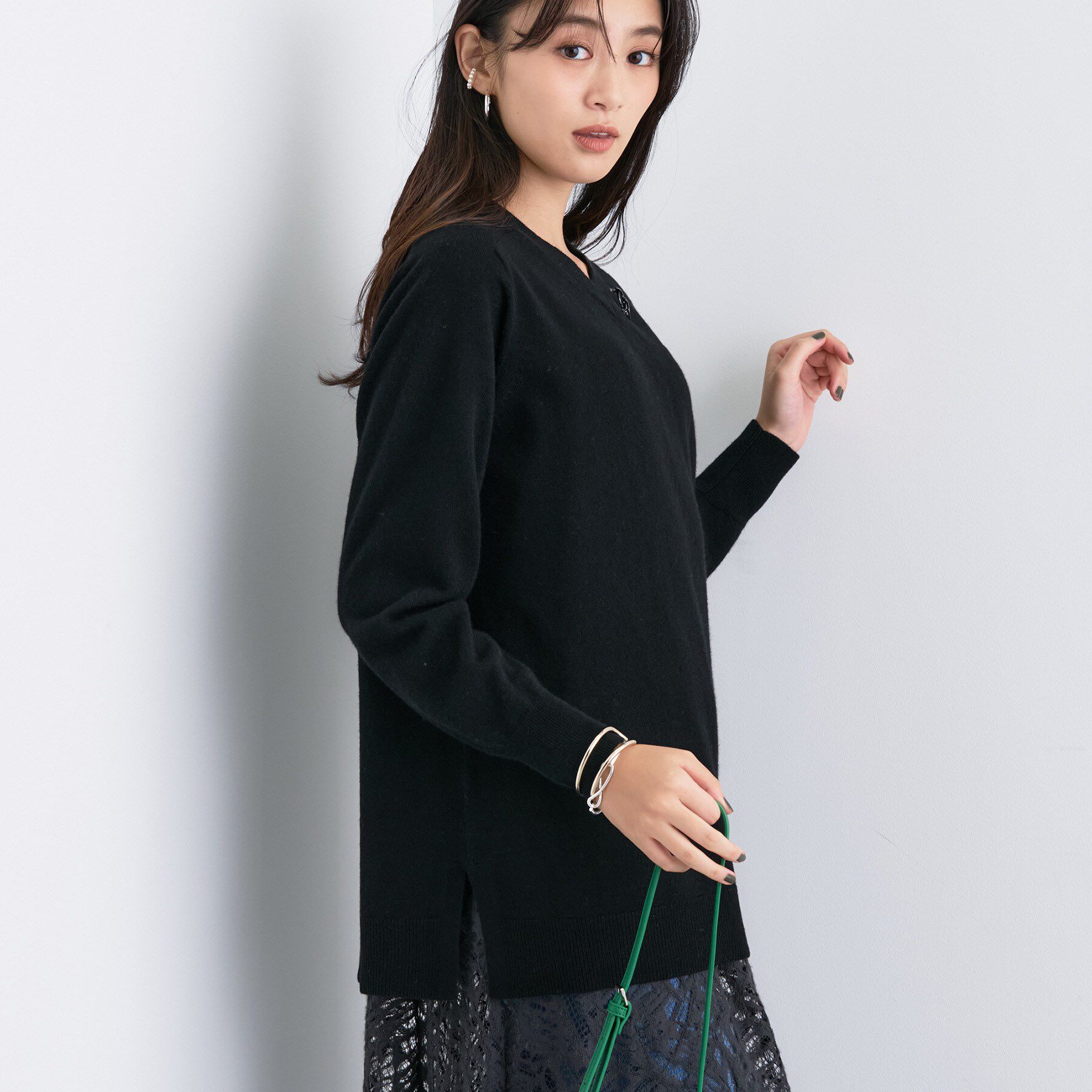 INDIVI「【洗える／チュニック丈／カシミヤ混】スリットデザインVネックニット」|ニット・セーター|