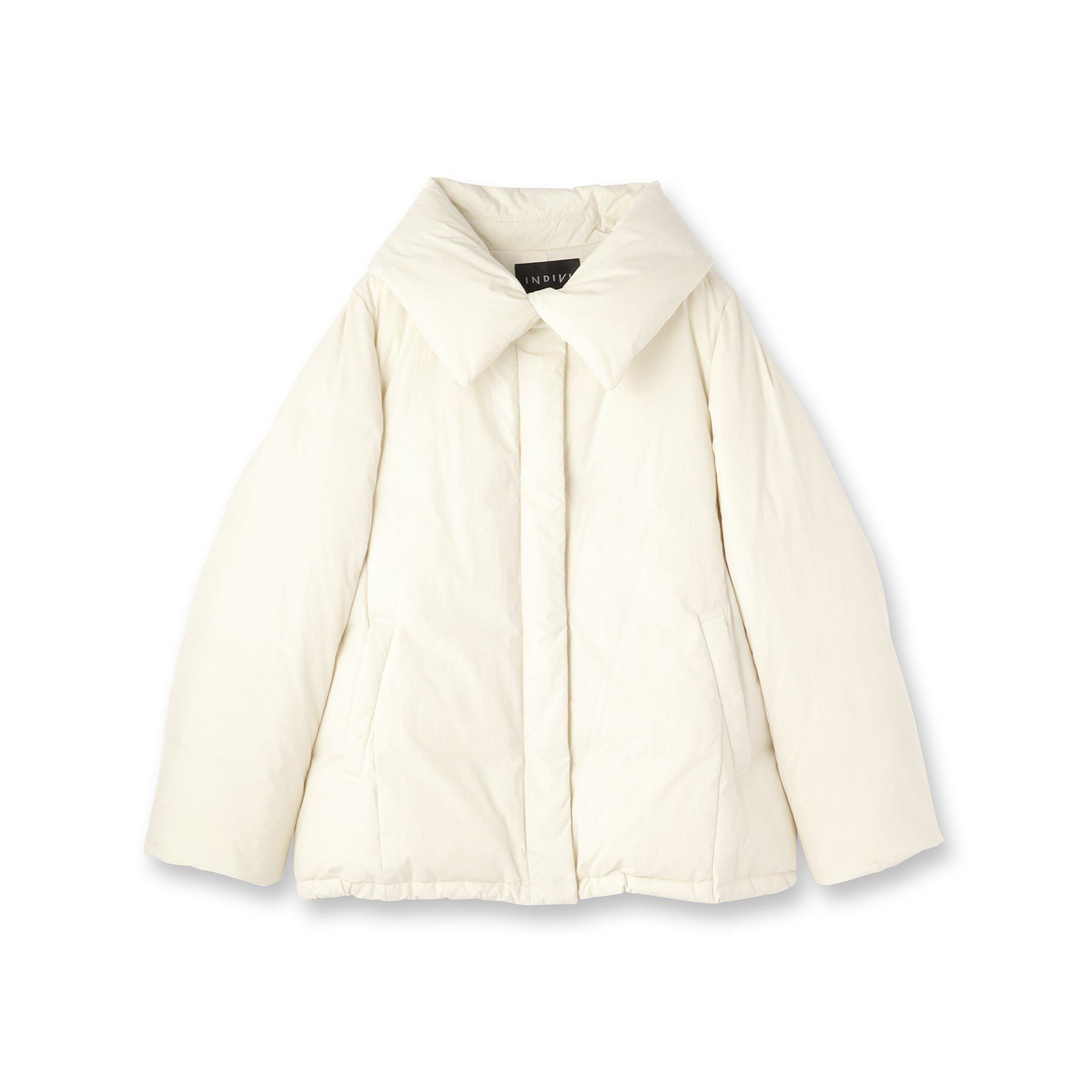 INDIVI「【撥水／洗える／デザイン衿】ステッチレス ショートダウンコート」|ダウン|