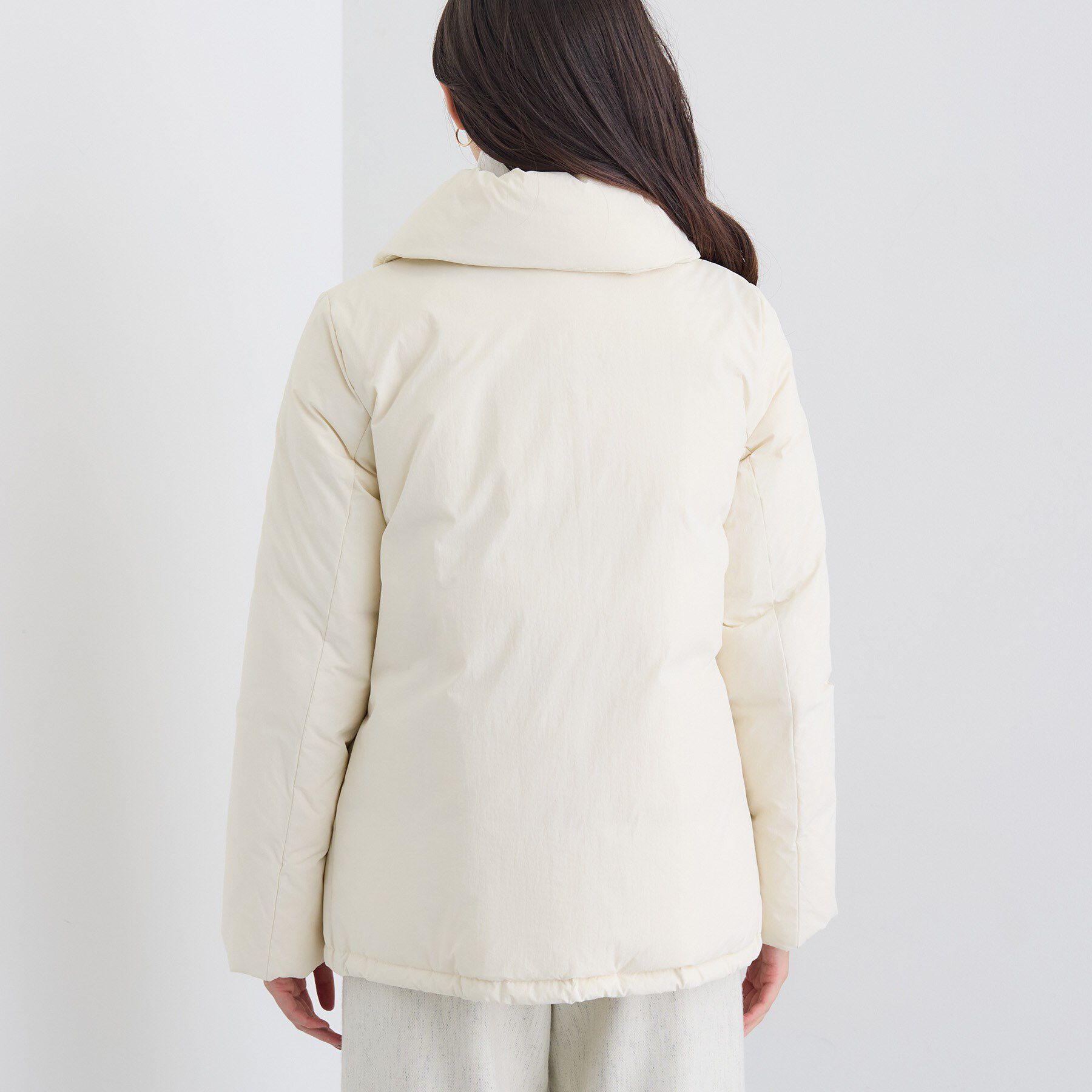 INDIVI「【撥水／洗える／デザイン衿】ステッチレス ショートダウンコート」|ダウン|