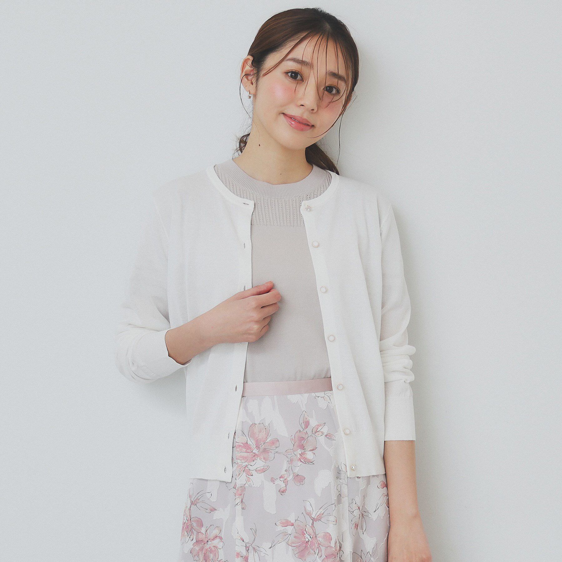 index「《7色展開/XS-LLサイズ》ビジューボタンニットカーディガン【洗濯機洗い可/抗ピル/接触冷感】」|カーディガン|