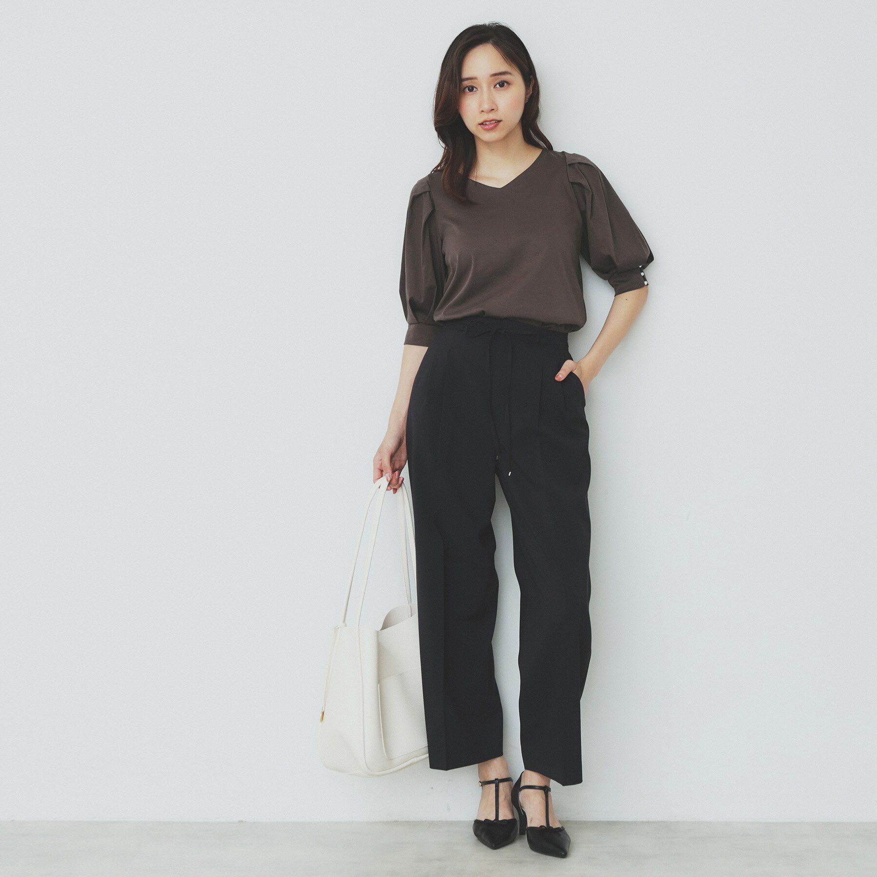 index「《5色展開》Vネックタックパフスリーブトップス【洗濯機洗い可/UVケア/接触冷感】」|Tシャツ・カットソー|