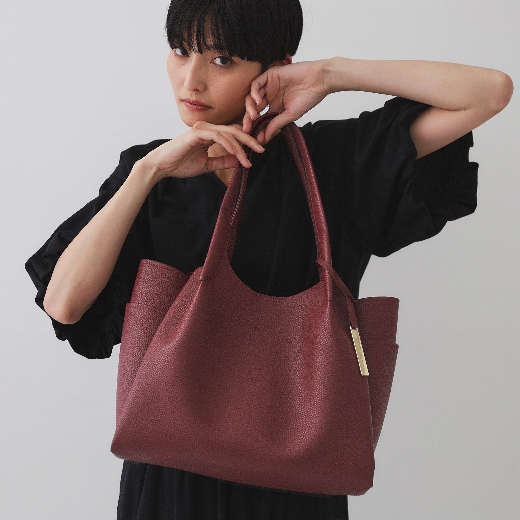 OPAQUE.CLIP「【軽量/多ポケット】ワイドマチ付きシュリンクトートバッグ」|トートバッグ|ボルドー(064)