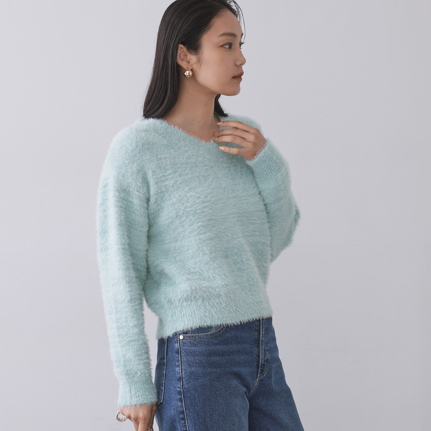 OPAQUE.CLIP「スパンコールフェザーVネックニット【洗濯機OK】」|ニット・セーター|