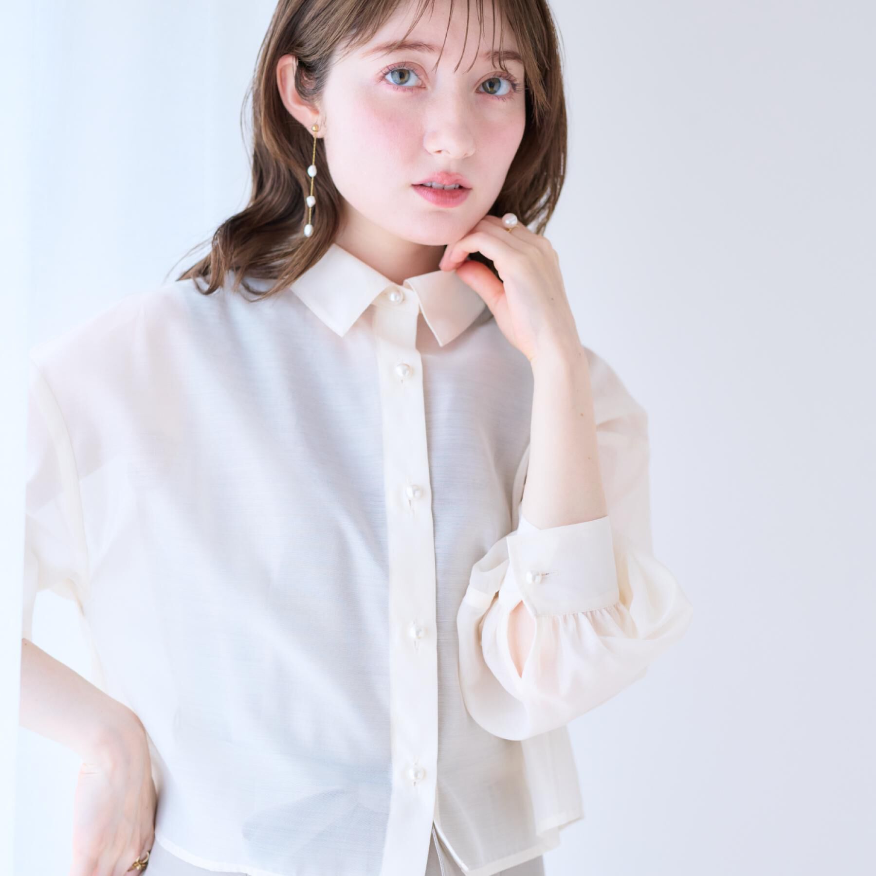 Couture broach「【洗える・オシャレな透け感】パール調ボタンシアーシャツ」|シャツ・ブラウス|