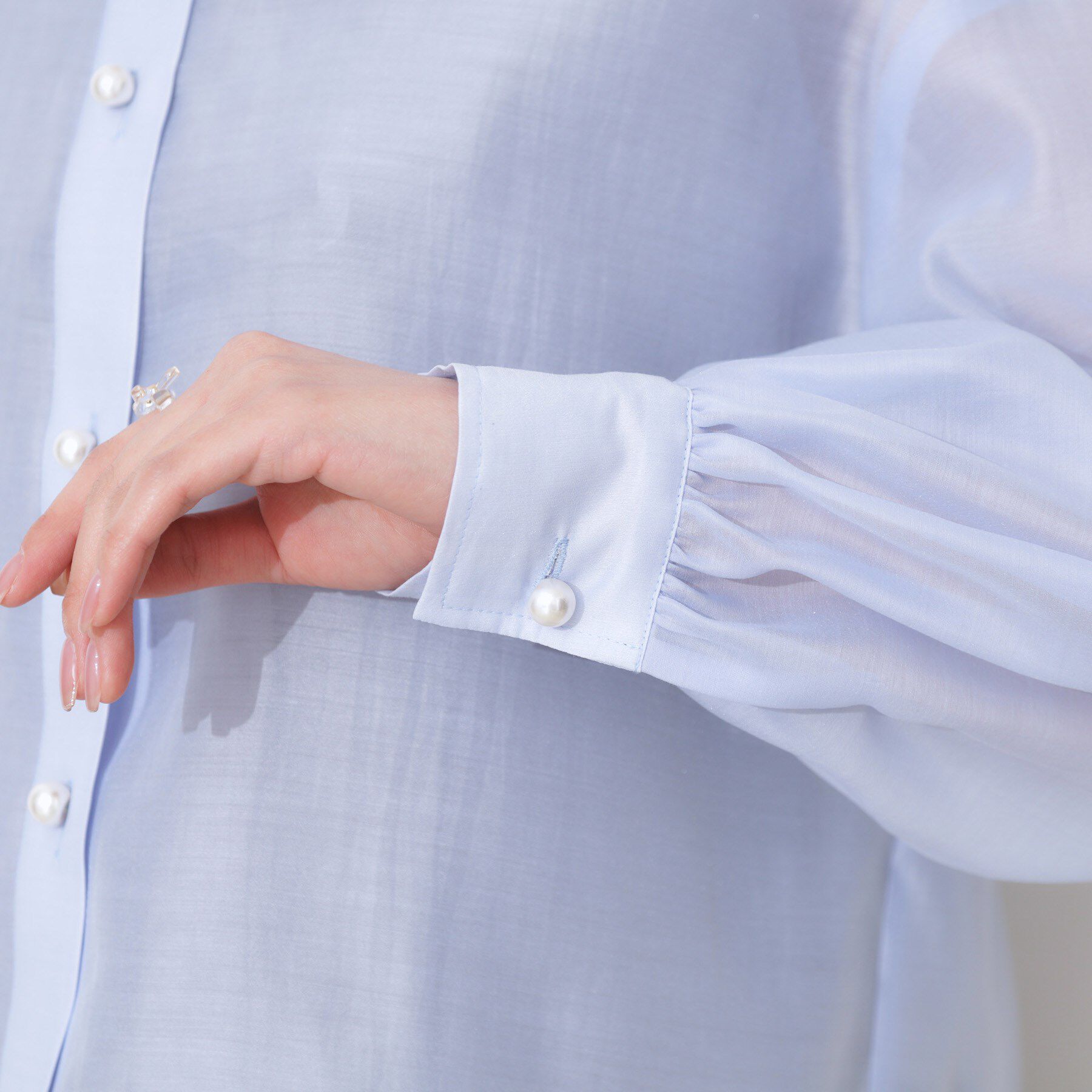 Couture broach「【洗える・オシャレな透け感】パール調ボタンシアーシャツ」|シャツ・ブラウス|