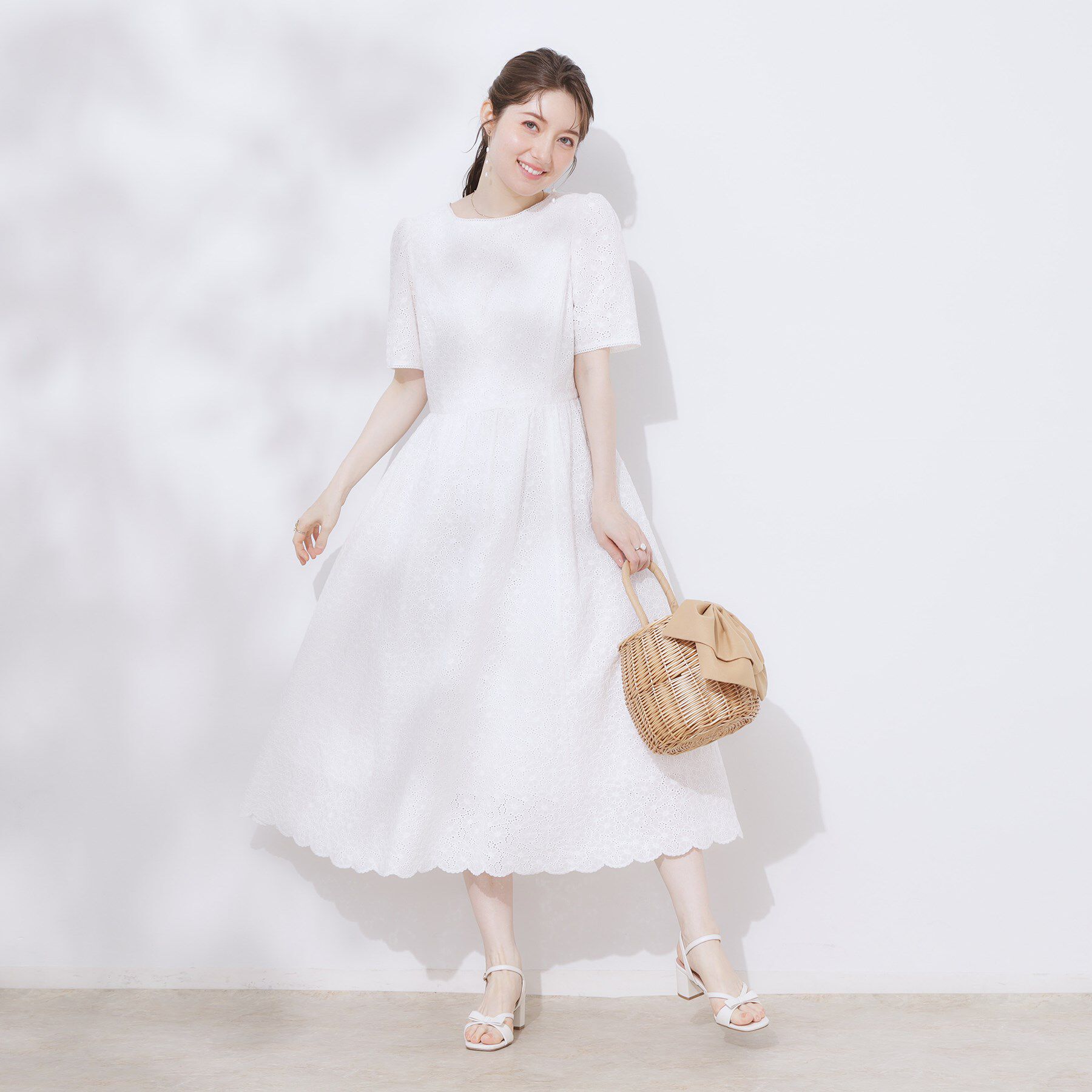 Couture broach「【一枚で着映える・華やか・花柄刺繍】カットワークレースワンピ」|ワンピース|