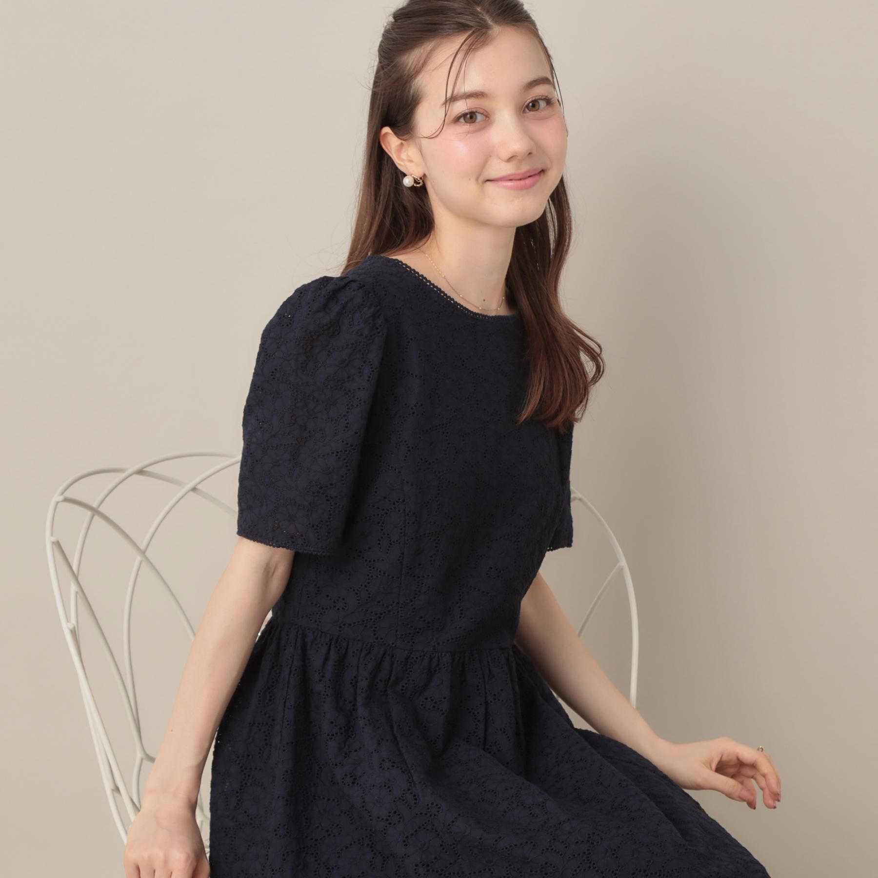 Couture broach「【一枚で着映える・華やか・花柄刺繍】カットワークレースワンピ」|ワンピース|ネイビー(094)