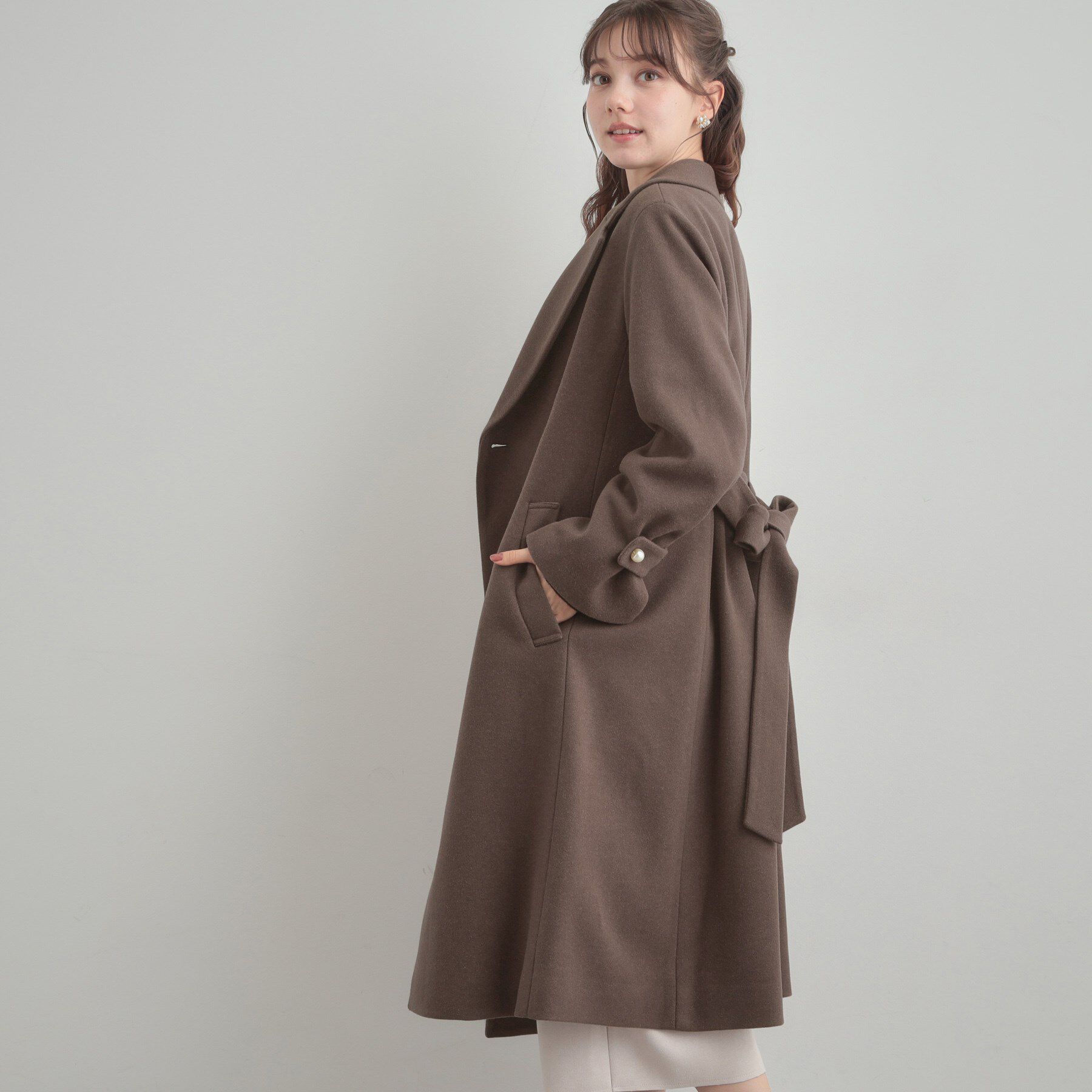 Couture broach「【大人上品・ベルト付き】パール調釦チェスターコート」|チェスターコート|