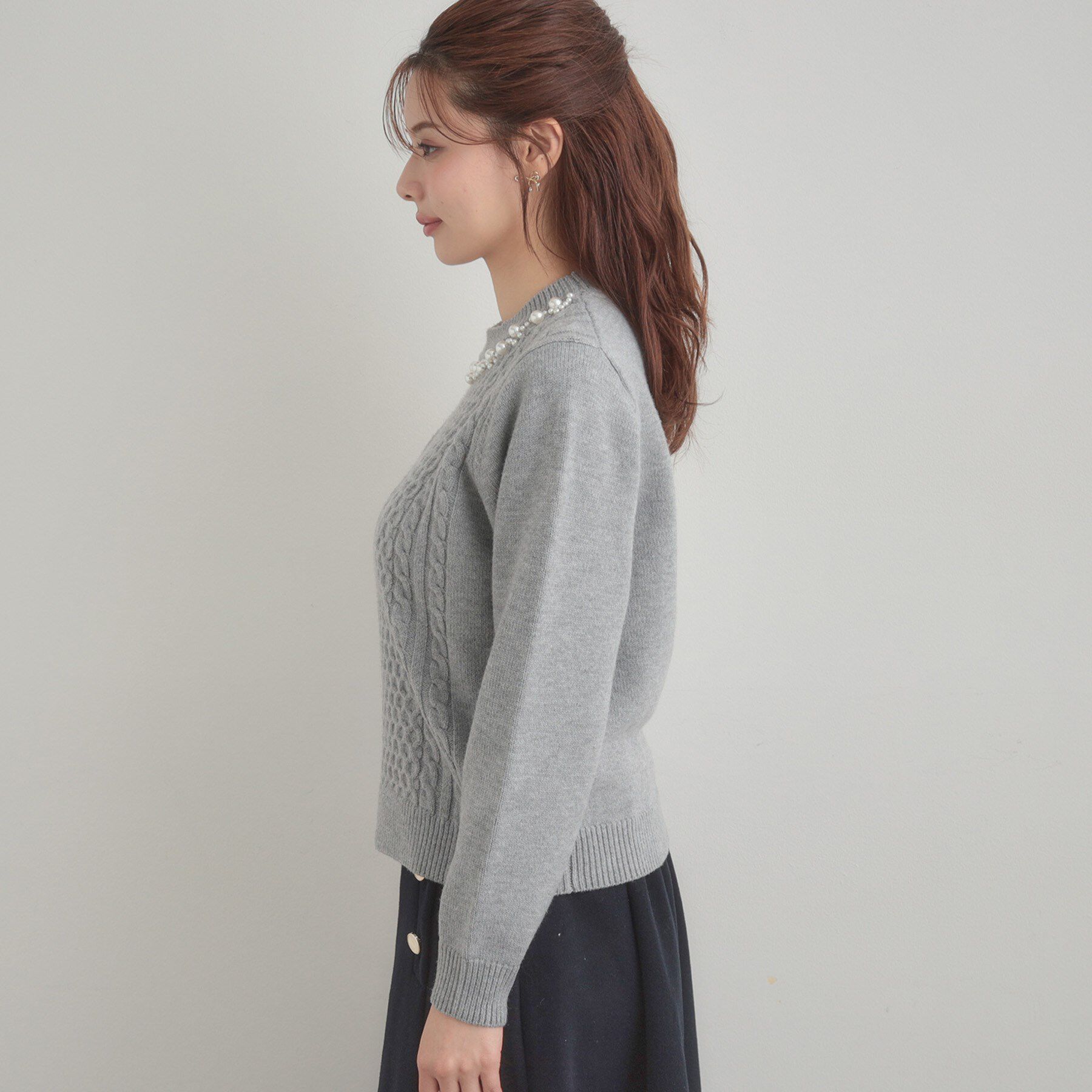 Couture broach「【きれいめ】パール調デザイン アラン柄ニット」|ニット・セーター|