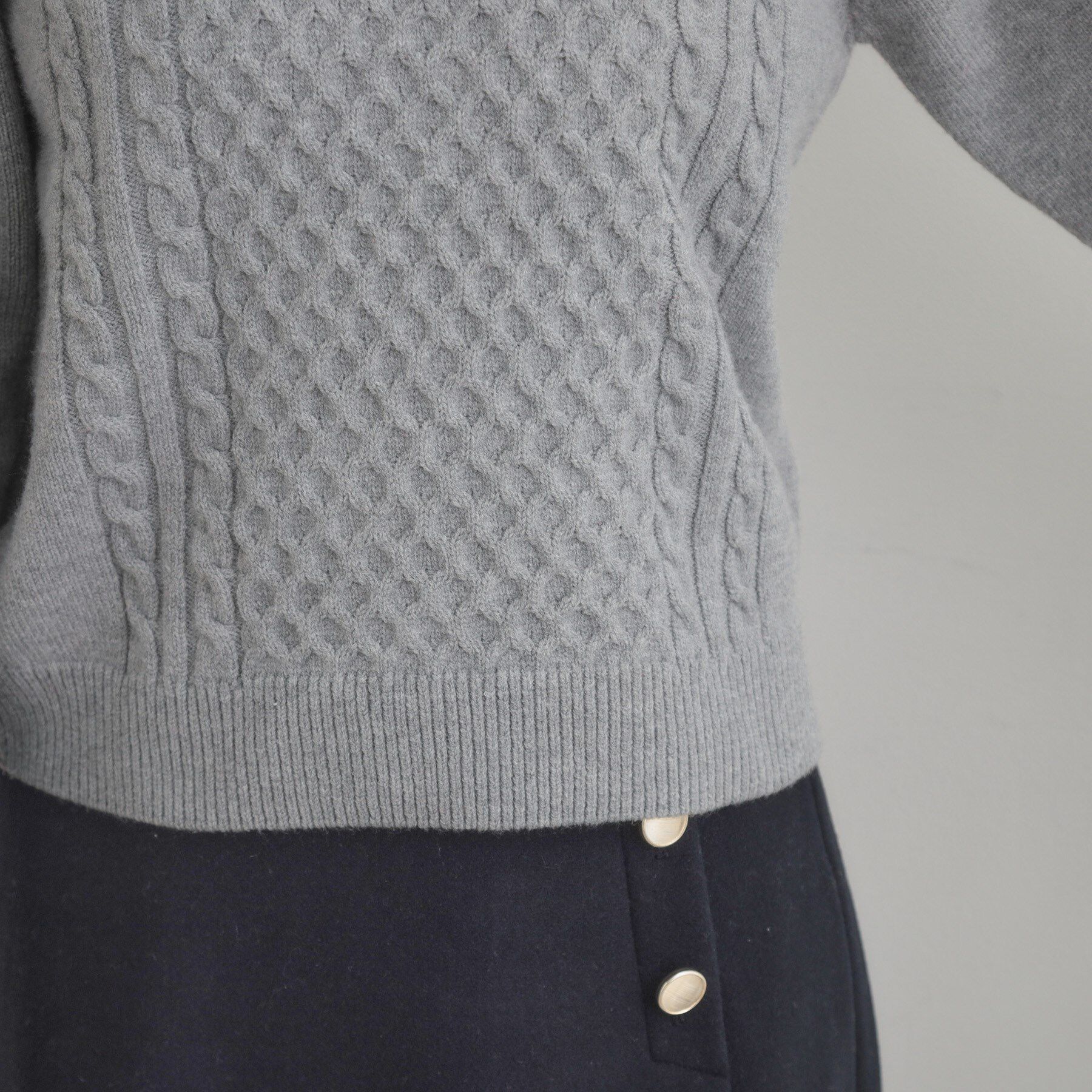 Couture broach「【きれいめ】パール調デザイン アラン柄ニット」|ニット・セーター|