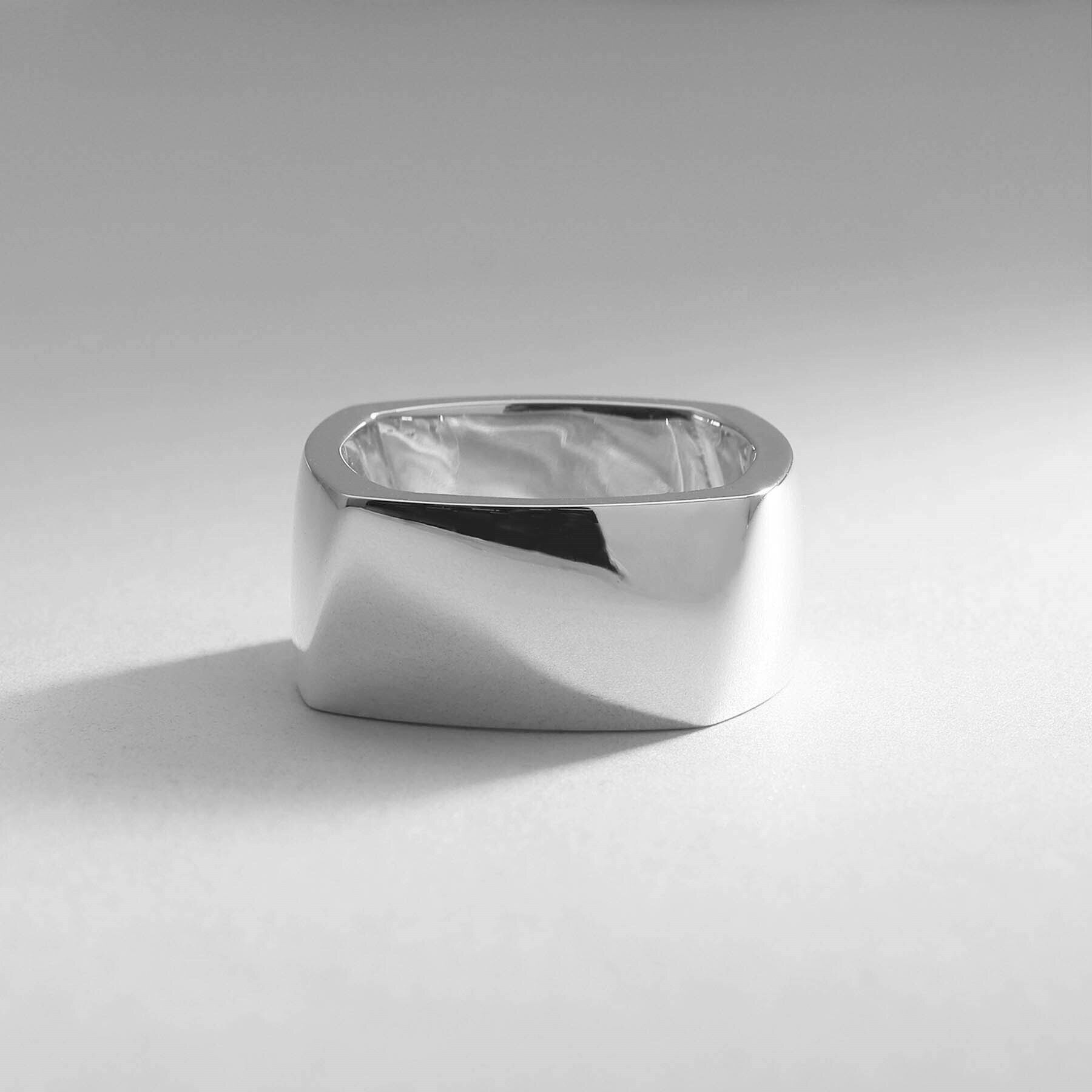 COCOSHNIK ONKITSCH「シルバー ツイストスクエア リングL」|リング|