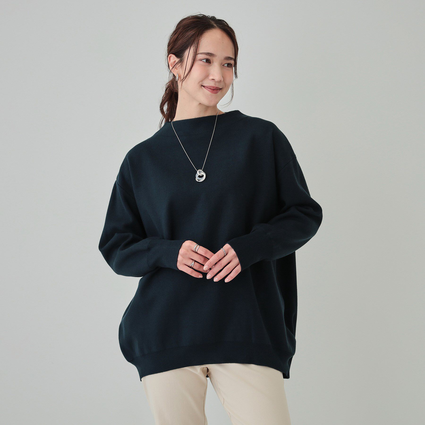 SHOO･LA･RUE「【洗える/体型カバー】絶妙なネックラインにこだわった コクーンニット」|ニット・セーター|