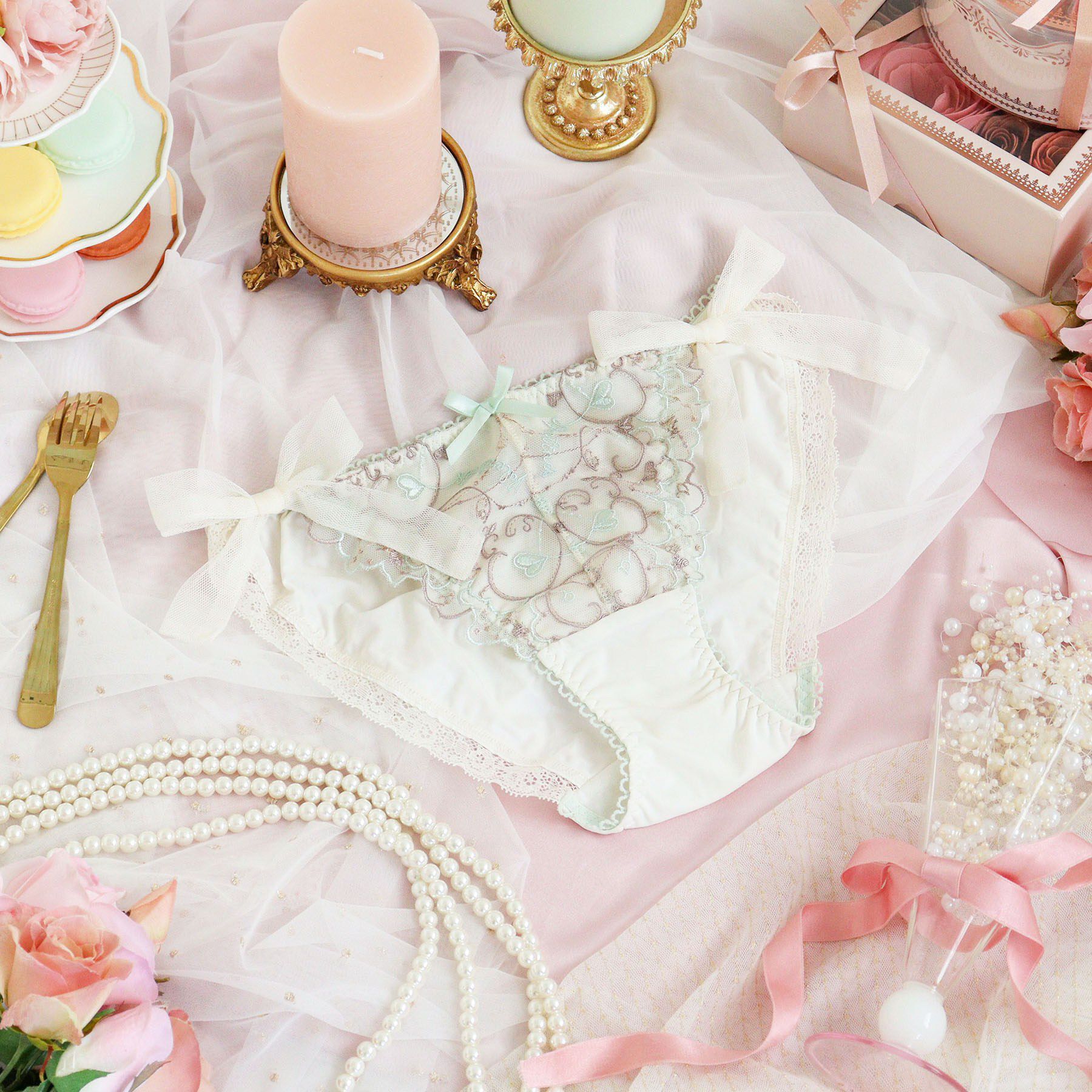 Risa Magli「ヘルティー リボンショーツ」|インナー|クリーム(054)