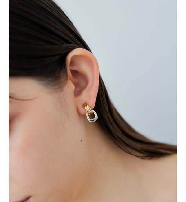 ete「チャーム ハグイヤリング バイカラー」|イヤリング|