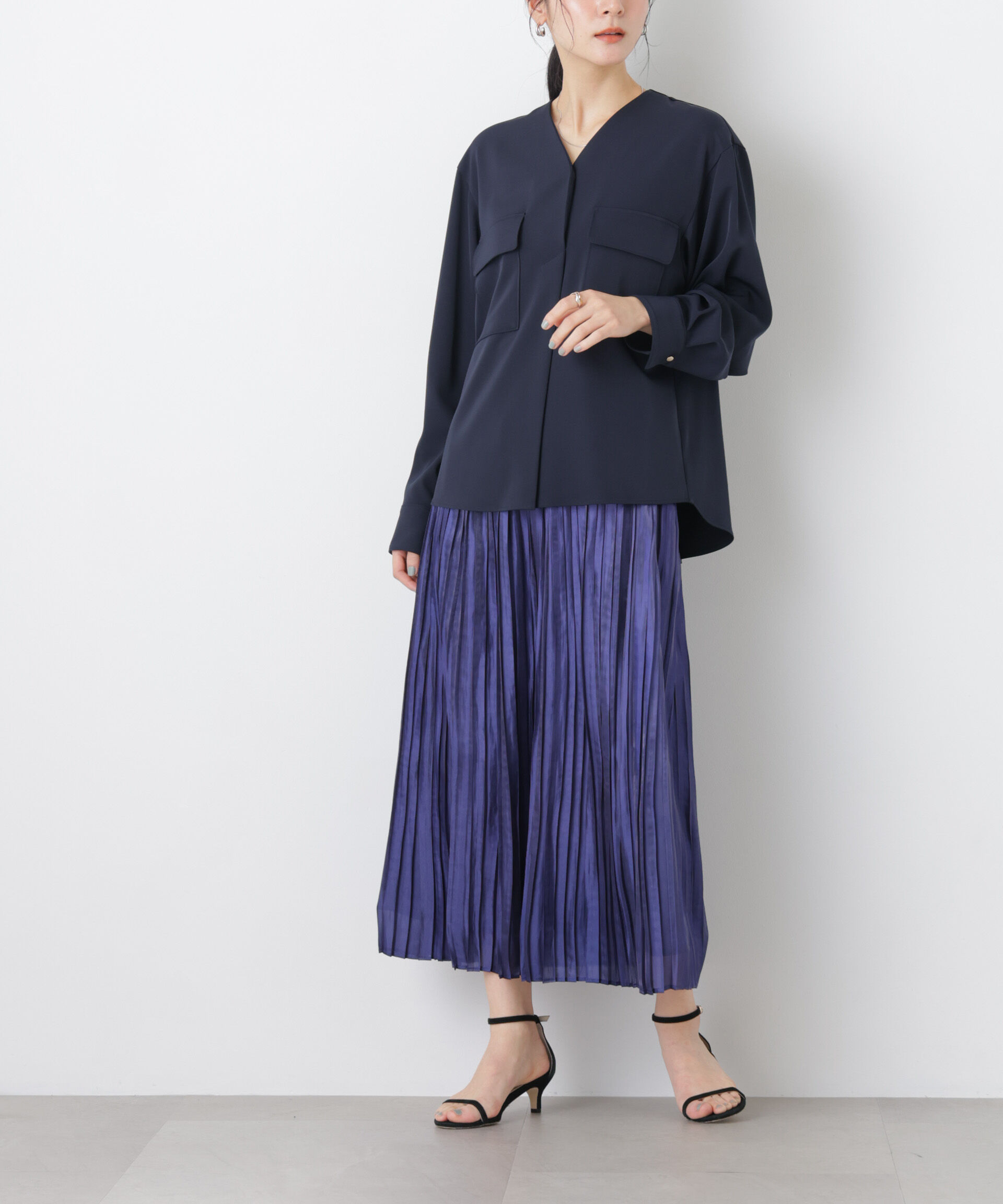 nano･universe「シャイニーサテンプリーツスカート」|スカート|ネイビー